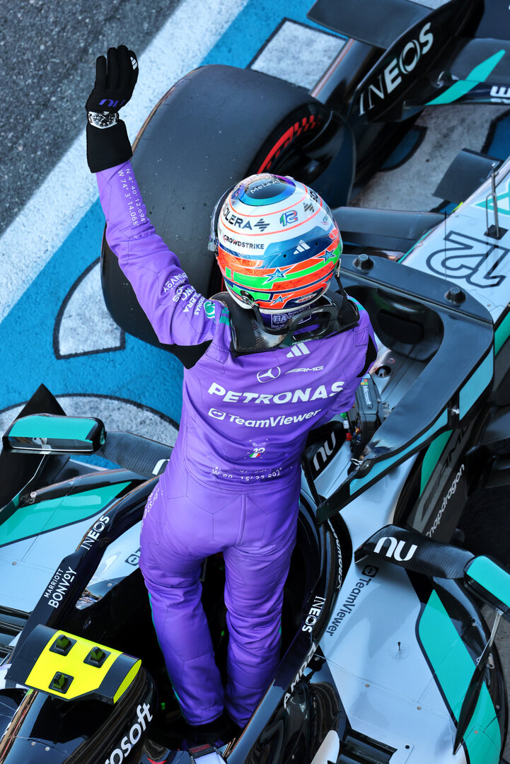 GP MIAMI, Andrea Kimi Antonelli (ITA) Mercedes AMG Formula One Team W17 celebrates his pole position in qualifying parc ferme.
02.05.2026. Formula 1 World Championship, Rd 4, Miami Grand Prix, Miami, Florida, USA, Sprint e Qualifiche Day.
- www.xpbimages.com, EMail: requests@xpbimages.com © Copyright: Moy / XPB Images