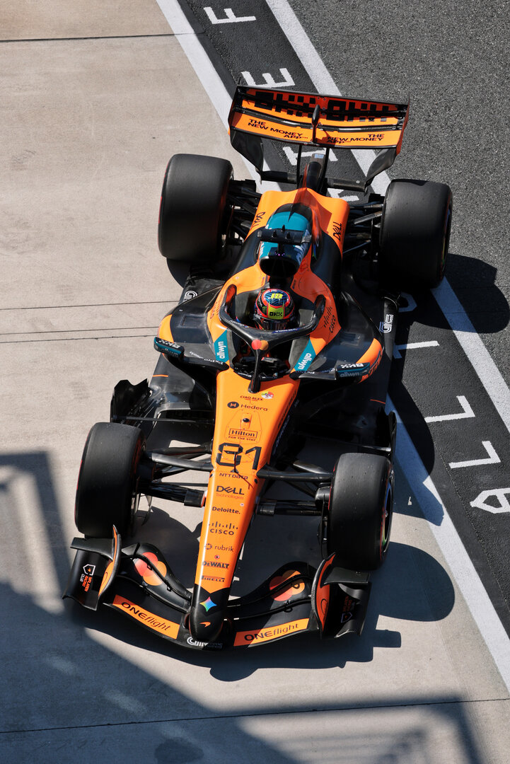 GP MIAMI, Oscar Piastri (AUS) McLaren F1 Team MCL40.
02.05.2026. Formula 1 World Championship, Rd 4, Miami Grand Prix, Miami, Florida, USA, Sprint e Qualifiche Day.
- www.xpbimages.com, EMail: requests@xpbimages.com © Copyright: Moy / XPB Images