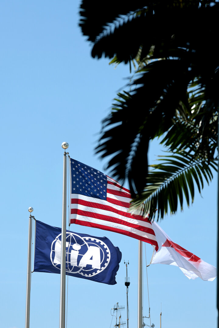 GP MIAMI, Circuit Atmosfera - USA e FIA flags.
02.05.2026. Formula 1 World Championship, Rd 4, Miami Grand Prix, Miami, Florida, USA, Sprint e Qualifiche Day.
- www.xpbimages.com, EMail: requests@xpbimages.com © Copyright: Moy / XPB Images