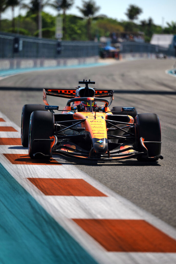 GP MIAMI, Oscar Piastri (AUS) McLaren F1 Team MCL40.
02.05.2026. Formula 1 World Championship, Rd 4, Miami Grand Prix, Miami, Florida, USA, Sprint e Qualifiche Day.
- www.xpbimages.com, EMail: requests@xpbimages.com © Copyright: Price / XPB Images