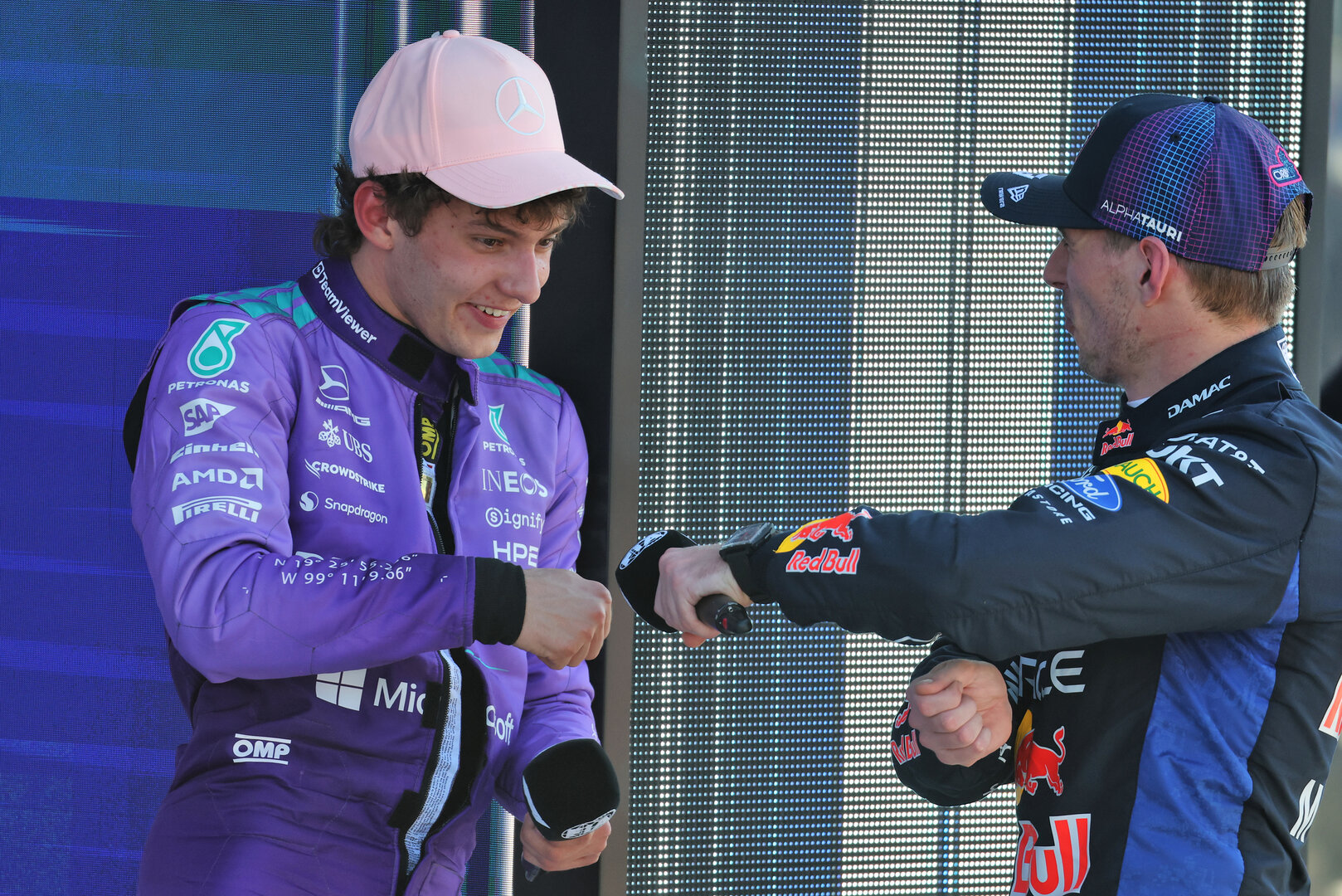 GP MIAMI, (L to R): pole sitter Andrea Kimi Antonelli (ITA) Mercedes AMG Formula One Team e Max Verstappen (NLD) Red Bull Racing in qualifying parc ferme.
02.05.2026. Formula 1 World Championship, Rd 4, Miami Grand Prix, Miami, Florida, USA, Sprint e Qualifiche Day.
- www.xpbimages.com, EMail: requests@xpbimages.com © Copyright: Coates / XPB Images