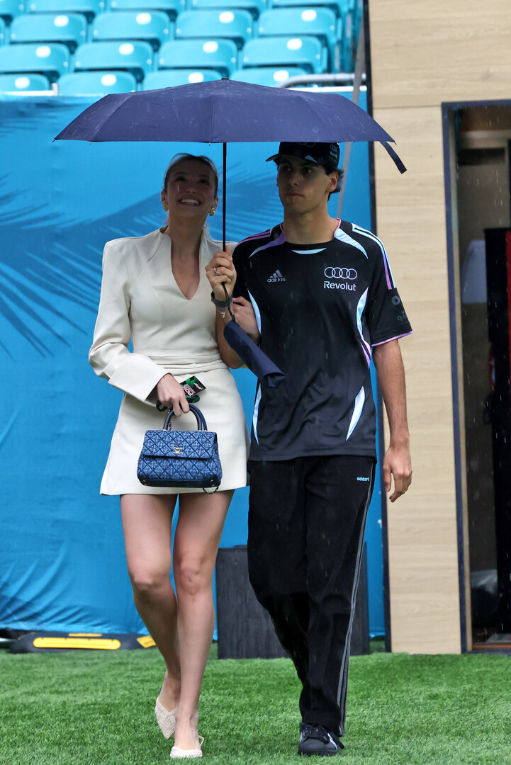 GP MIAMI, (L to R): Isabella Bernardini (BRA) with her boyfriend Gabriel Bortoleto (BRA) Audi F1 Team.
03.05.2026. Formula 1 World Championship, Rd 4, Miami Grand Prix, Miami, Florida, USA, Gara Day.
- www.xpbimages.com, EMail: requests@xpbimages.com © Copyright: Rew / XPB Images