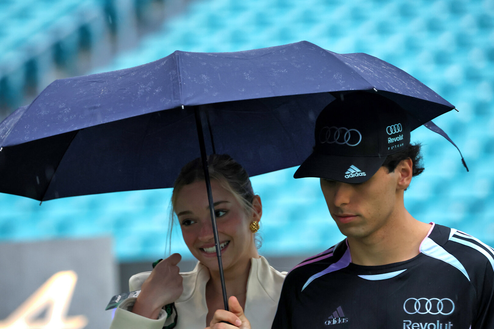 GP MIAMI, (L to R): Isabella Bernardini (BRA) with her boyfriend Gabriel Bortoleto (BRA) Audi F1 Team.
03.05.2026. Formula 1 World Championship, Rd 4, Miami Grand Prix, Miami, Florida, USA, Gara Day.
 - www.xpbimages.com, EMail: requests@xpbimages.com © Copyright: Rew / XPB Images