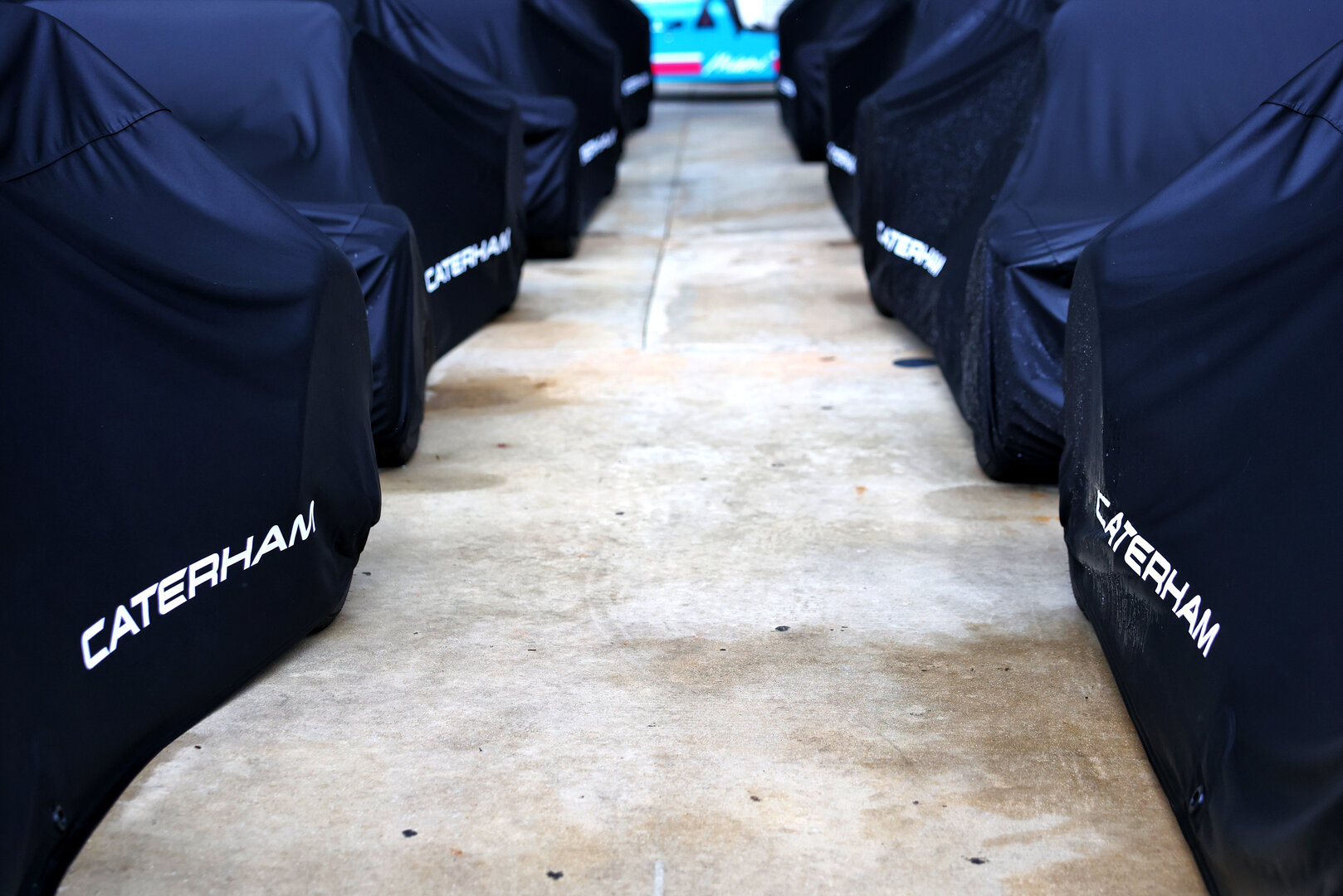 GP MIAMI, Circuit Atmosfera - Caterhams under rain covers.
03.05.2026. Formula 1 World Championship, Rd 4, Miami Grand Prix, Miami, Florida, USA, Gara Day.
- www.xpbimages.com, EMail: requests@xpbimages.com © Copyright: Bearne / XPB Images