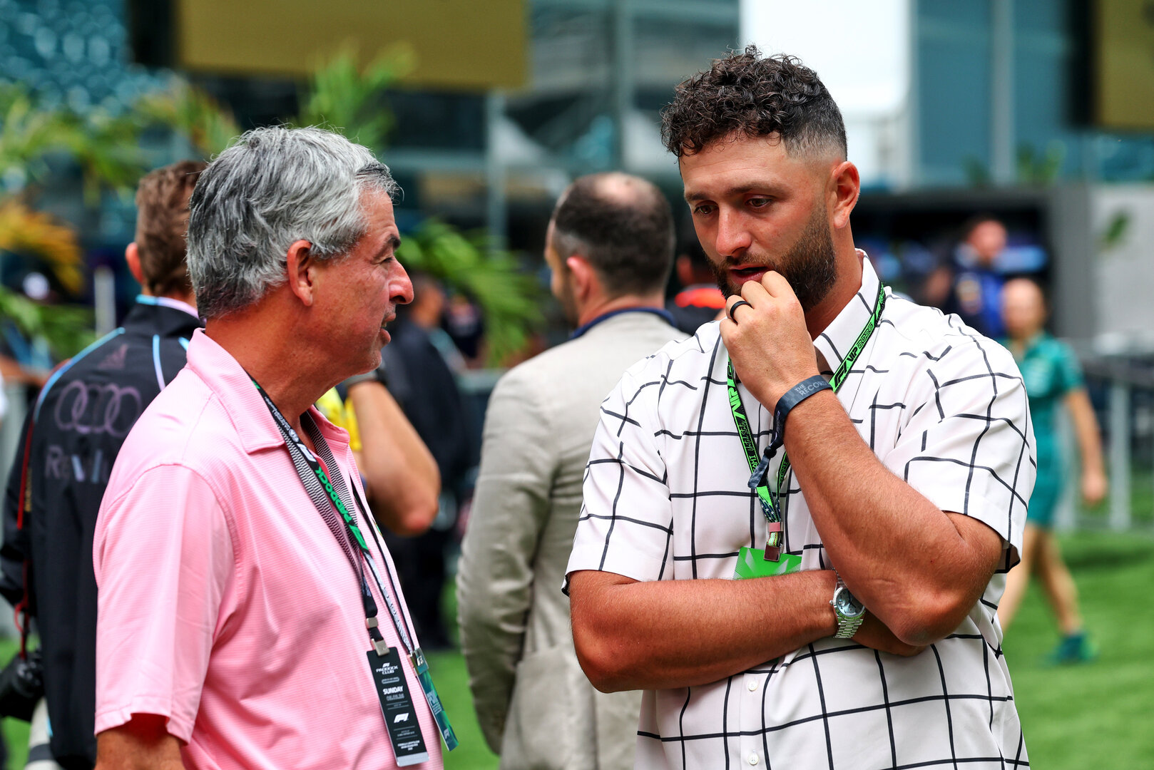 GP MIAMI, (L to R): Eddy Cue (USA) Apple Senior Vice President of Services with Jon Rahm (ESP) Golfer.
03.05.2026. Formula 1 World Championship, Rd 4, Miami Grand Prix, Miami, Florida, USA, Gara Day.
- www.xpbimages.com, EMail: requests@xpbimages.com © Copyright: Patching / XPB Images