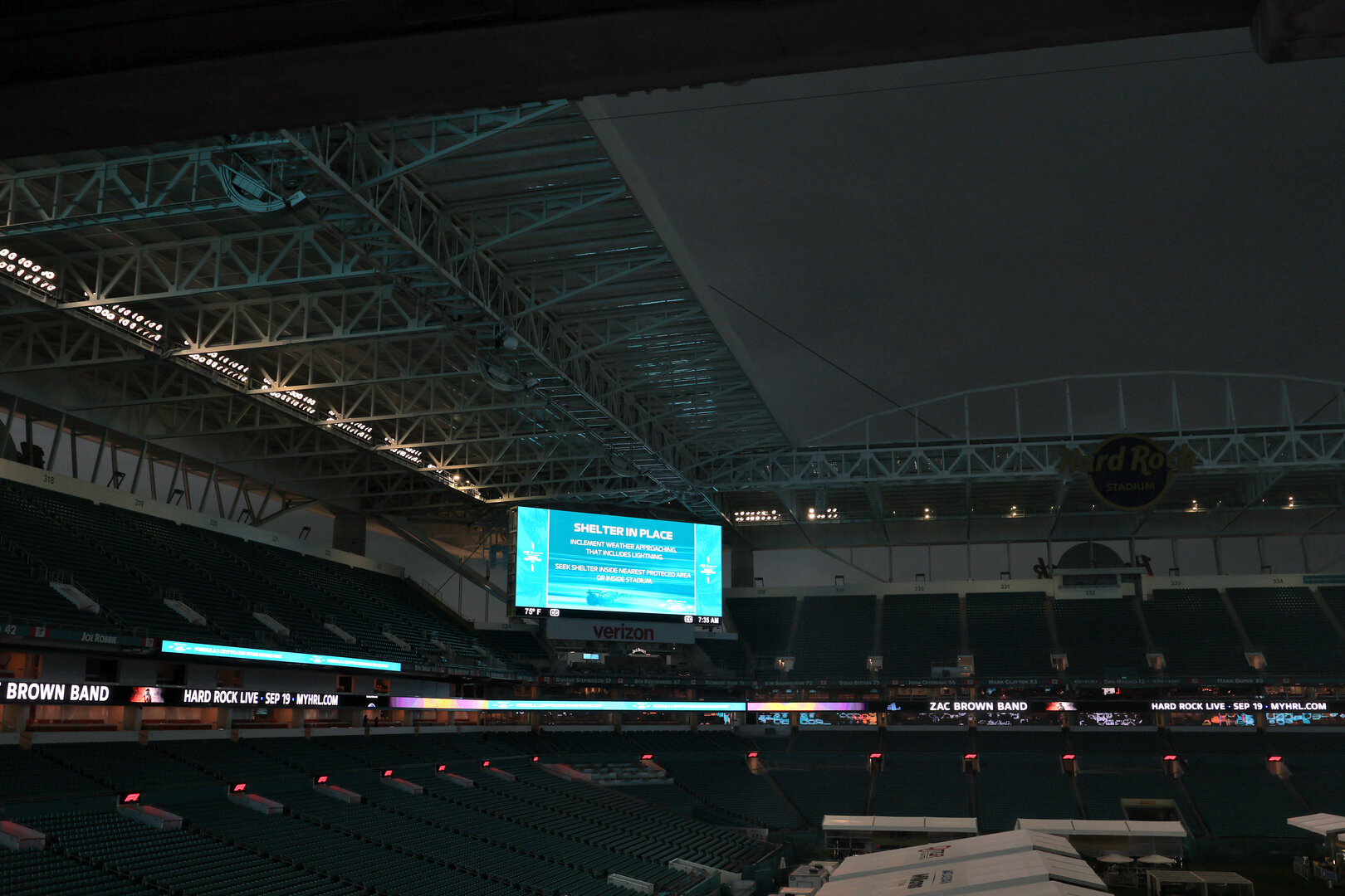 GP MIAMI, Paddock Atmosfera - Lightning storm shelter protocols displayed on a giant screen in the stadium.
03.05.2026. Formula 1 World Championship, Rd 4, Miami Grand Prix, Miami, Florida, USA, Gara Day.
- www.xpbimages.com, EMail: requests@xpbimages.com © Copyright: Moy / XPB Images