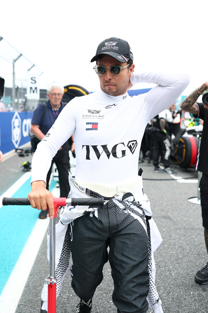 GP MIAMI, Sergio Perez (MEX) Cadillac Formula 1 Team on the grid.
03.05.2026. Formula 1 World Championship, Rd 4, Miami Grand Prix, Miami, Florida, USA, Gara Day.
- www.xpbimages.com, EMail: requests@xpbimages.com © Copyright: Bearne / XPB Images