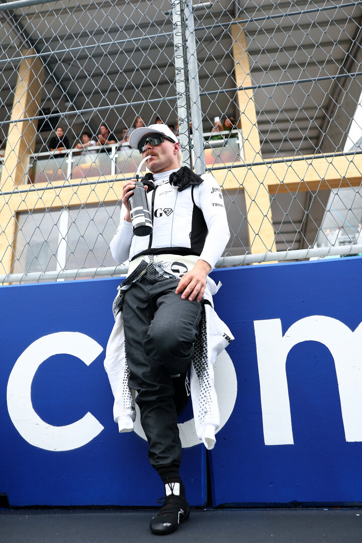 GP MIAMI, Valtteri Bottas (FIN) Cadillac Formula 1 Team on the grid.
03.05.2026. Formula 1 World Championship, Rd 4, Miami Grand Prix, Miami, Florida, USA, Gara Day.
- www.xpbimages.com, EMail: requests@xpbimages.com © Copyright: Bearne / XPB Images