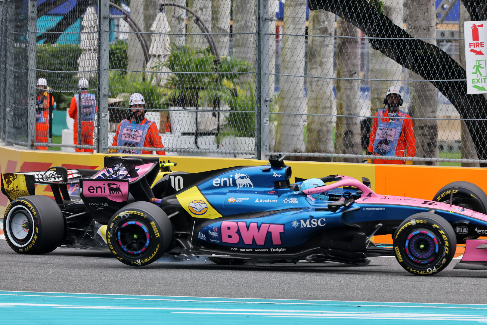GP MIAMI, Pierre Gasly (FRA) Alpine F1 Team A526 e Liam Lawson (NZL) Racing Bulls Formula One Team VCARB 03 collide.
03.05.2026. Formula 1 World Championship, Rd 4, Miami Grand Prix, Miami, Florida, USA, Gara Day.
- www.xpbimages.com, EMail: requests@xpbimages.com © Copyright: Charniaux / XPB Images