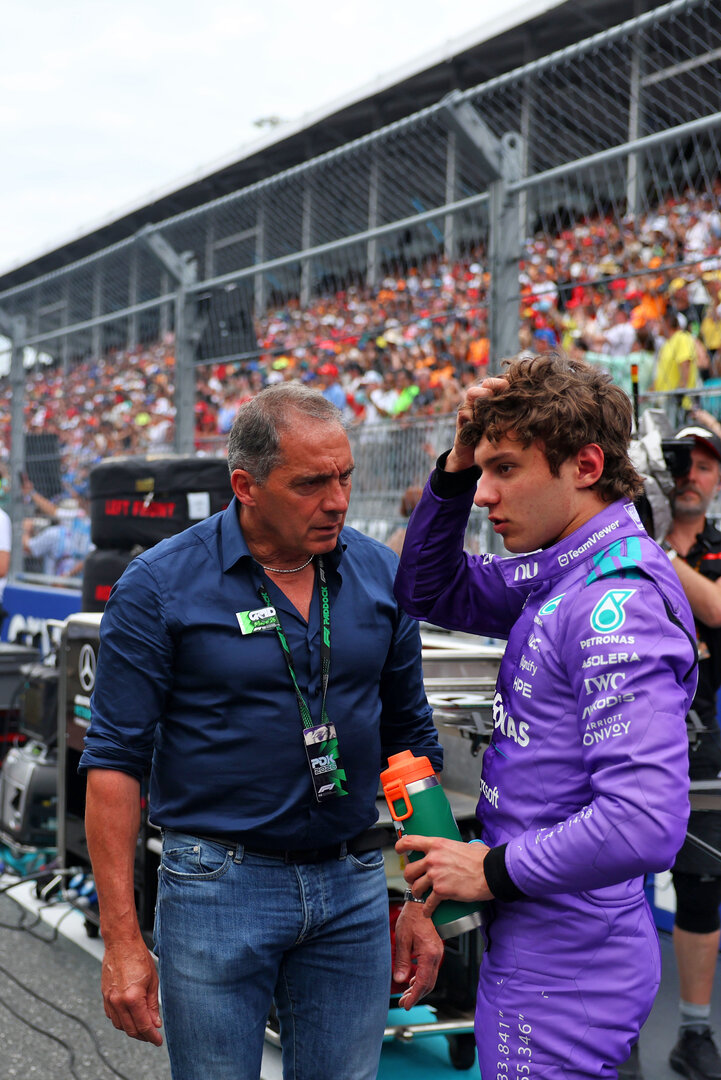 GP MIAMI, Andrea Kimi Antonelli (ITA) Mercedes AMG Formula One Team on the grid with his father Marco Antonelli (ITA).
03.05.2026. Formula 1 World Championship, Rd 4, Miami Grand Prix, Miami, Florida, USA, Gara Day.
- www.xpbimages.com, EMail: requests@xpbimages.com © Copyright: Patching / XPB Images
