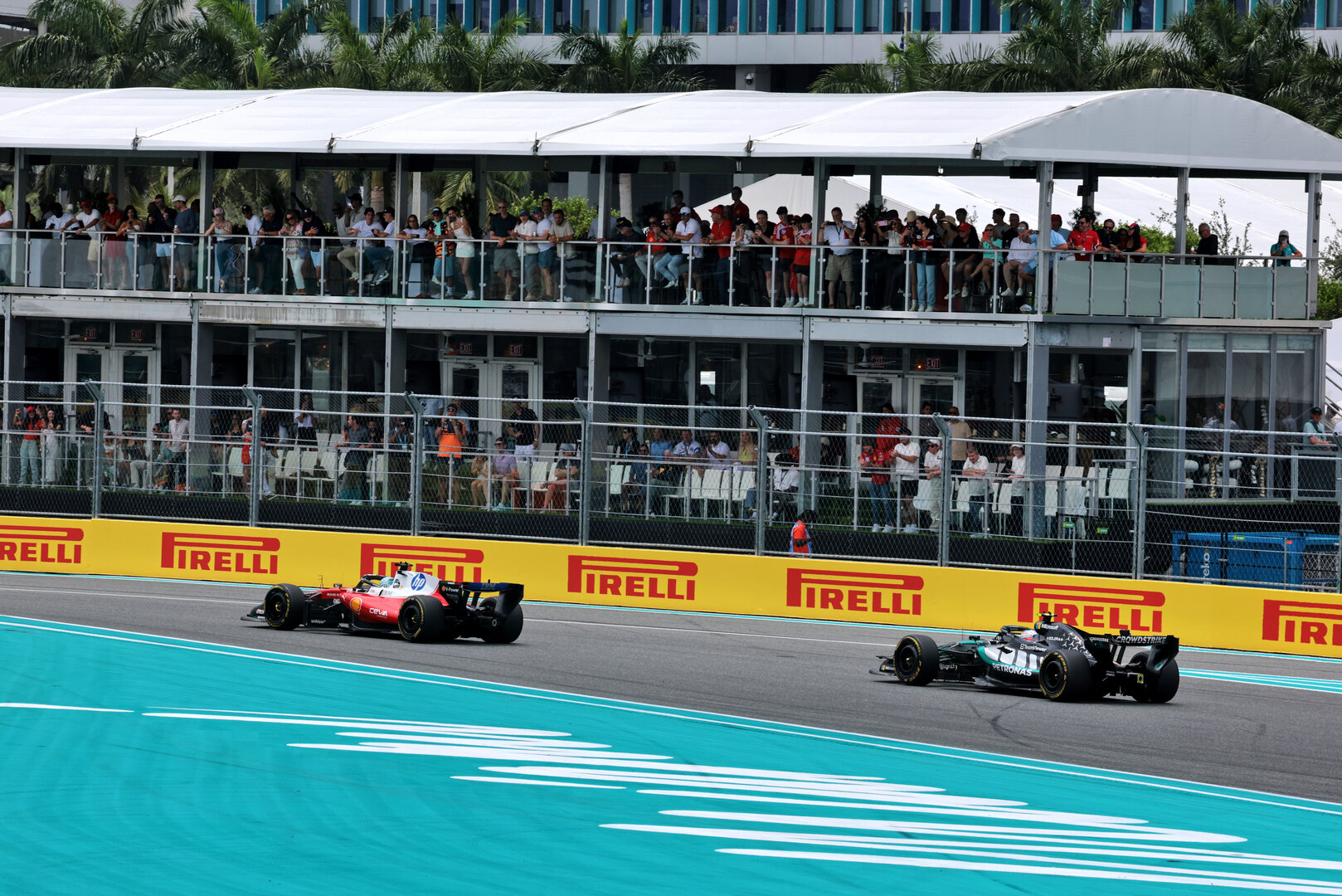 GP MIAMI, Charles Leclerc (MON) Ferrari SF-26 davanti a Andrea Kimi Antonelli (ITA) Mercedes AMG Formula One Team W17.
03.05.2026. Formula 1 World Championship, Rd 4, Miami Grand Prix, Miami, Florida, USA, Gara Day.
- www.xpbimages.com, EMail: requests@xpbimages.com © Copyright: Moy / XPB Images