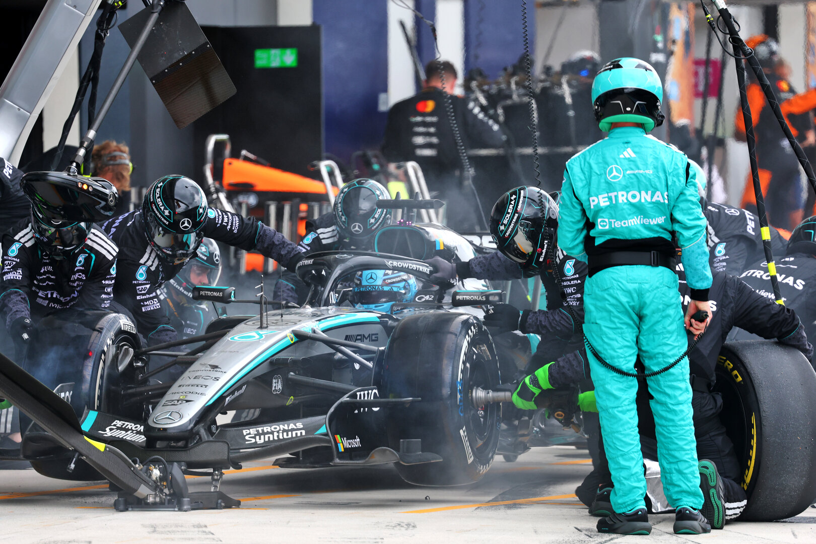 GP MIAMI, George Russell (GBR) Mercedes AMG Formula One Team W17 makes a pit stop.
03.05.2026. Formula 1 World Championship, Rd 4, Miami Grand Prix, Miami, Florida, USA, Gara Day.
- www.xpbimages.com, EMail: requests@xpbimages.com © Copyright: Bearne / XPB Images