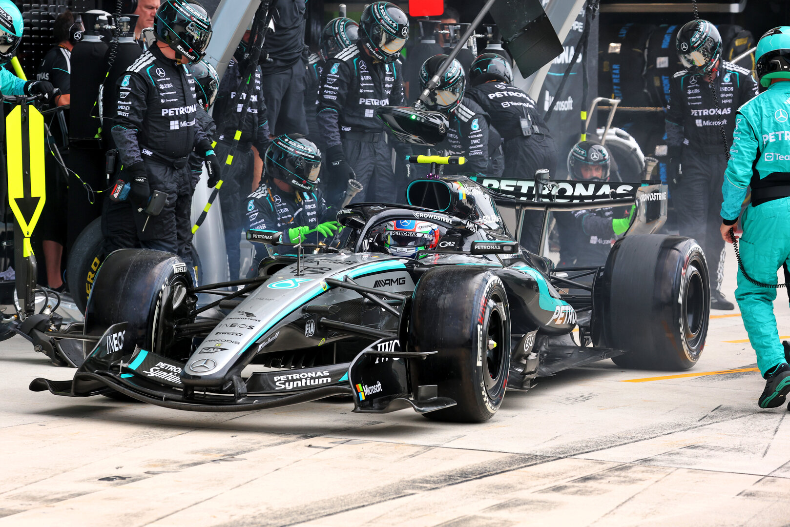 GP MIAMI, Andrea Kimi Antonelli (ITA) Mercedes AMG Formula One Team W17 makes a pit stop.
03.05.2026. Formula 1 World Championship, Rd 4, Miami Grand Prix, Miami, Florida, USA, Gara Day.
- www.xpbimages.com, EMail: requests@xpbimages.com © Copyright: Bearne / XPB Images