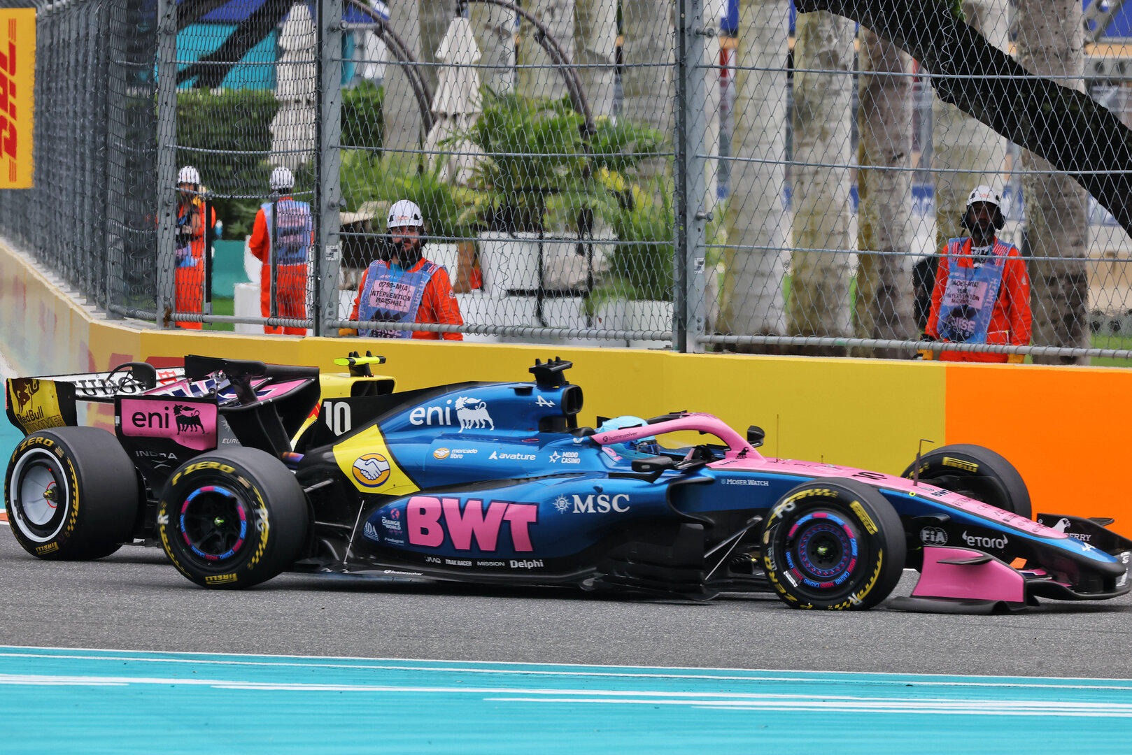 GP MIAMI, Pierre Gasly (FRA) Alpine F1 Team A526 e Liam Lawson (NZL) Racing Bulls Formula One Team VCARB 03 collide.
03.05.2026. Formula 1 World Championship, Rd 4, Miami Grand Prix, Miami, Florida, USA, Gara Day.
- www.xpbimages.com, EMail: requests@xpbimages.com © Copyright: Charniaux / XPB Images