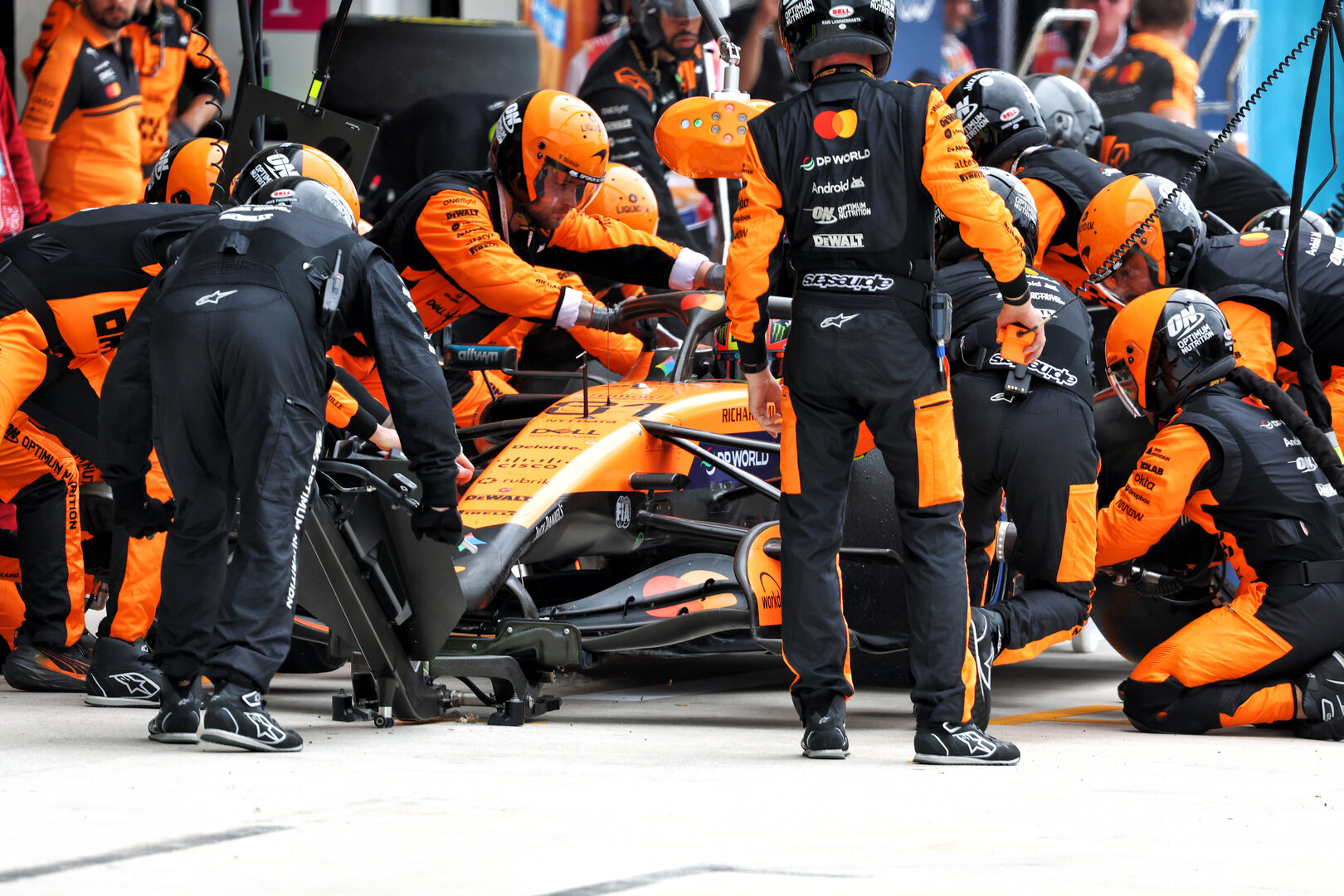 GP MIAMI, Oscar Piastri (AUS) McLaren F1 Team MCL40 makes a pit stop.
03.05.2026. Formula 1 World Championship, Rd 4, Miami Grand Prix, Miami, Florida, USA, Gara Day.
- www.xpbimages.com, EMail: requests@xpbimages.com © Copyright: Bearne / XPB Images