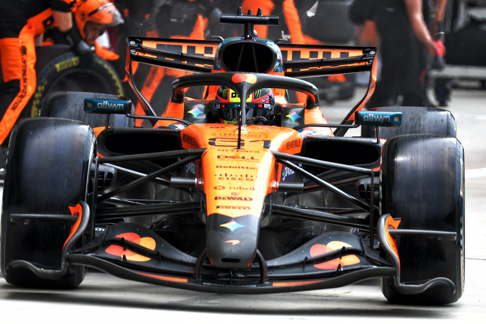 GP MIAMI, Oscar Piastri (AUS) McLaren F1 Team MCL40 makes a pit stop.
03.05.2026. Formula 1 World Championship, Rd 4, Miami Grand Prix, Miami, Florida, USA, Gara Day.
- www.xpbimages.com, EMail: requests@xpbimages.com © Copyright: Bearne / XPB Images