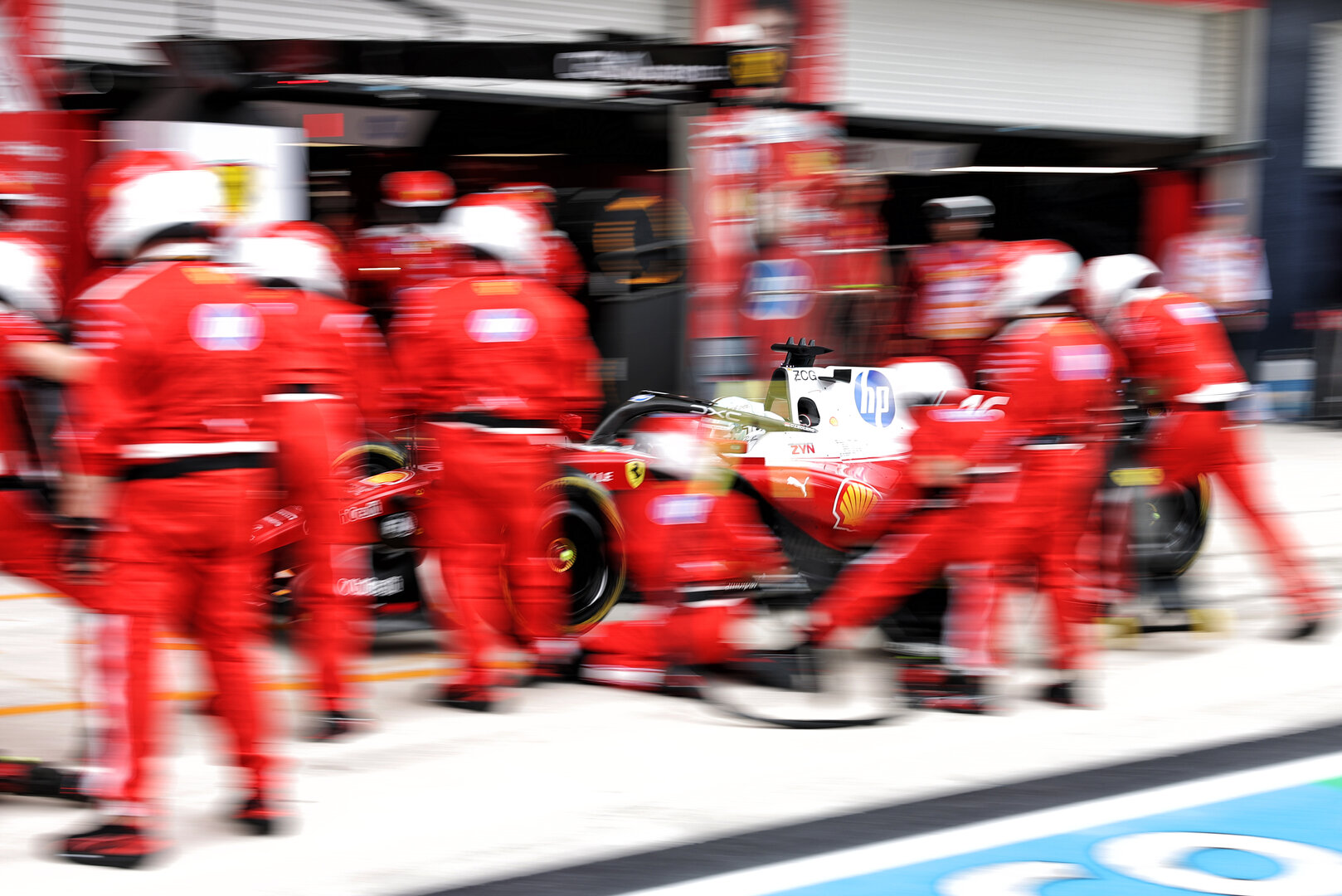 GP MIAMI, Charles Leclerc (MON) Ferrari SF-26 makes a pit stop.
03.05.2026. Formula 1 World Championship, Rd 4, Miami Grand Prix, Miami, Florida, USA, Gara Day.
- www.xpbimages.com, EMail: requests@xpbimages.com © Copyright: Bearne / XPB Images