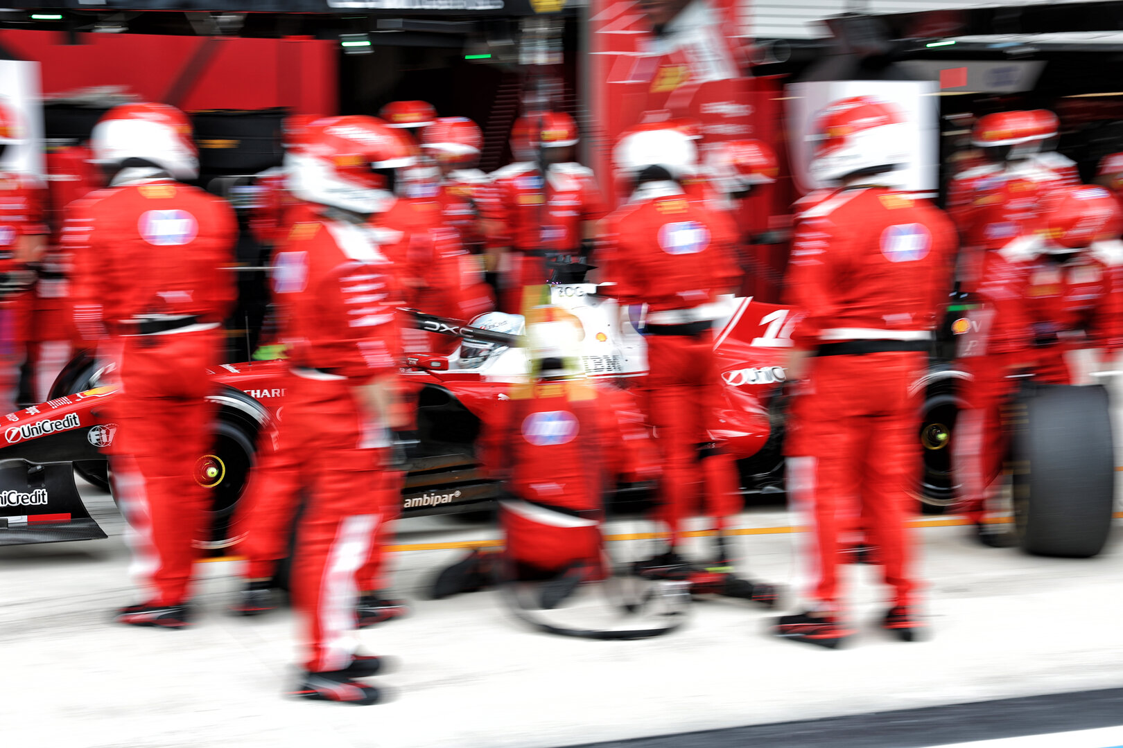 GP MIAMI, Charles Leclerc (MON) Ferrari SF-26 makes a pit stop.
03.05.2026. Formula 1 World Championship, Rd 4, Miami Grand Prix, Miami, Florida, USA, Gara Day.
- www.xpbimages.com, EMail: requests@xpbimages.com © Copyright: Bearne / XPB Images
