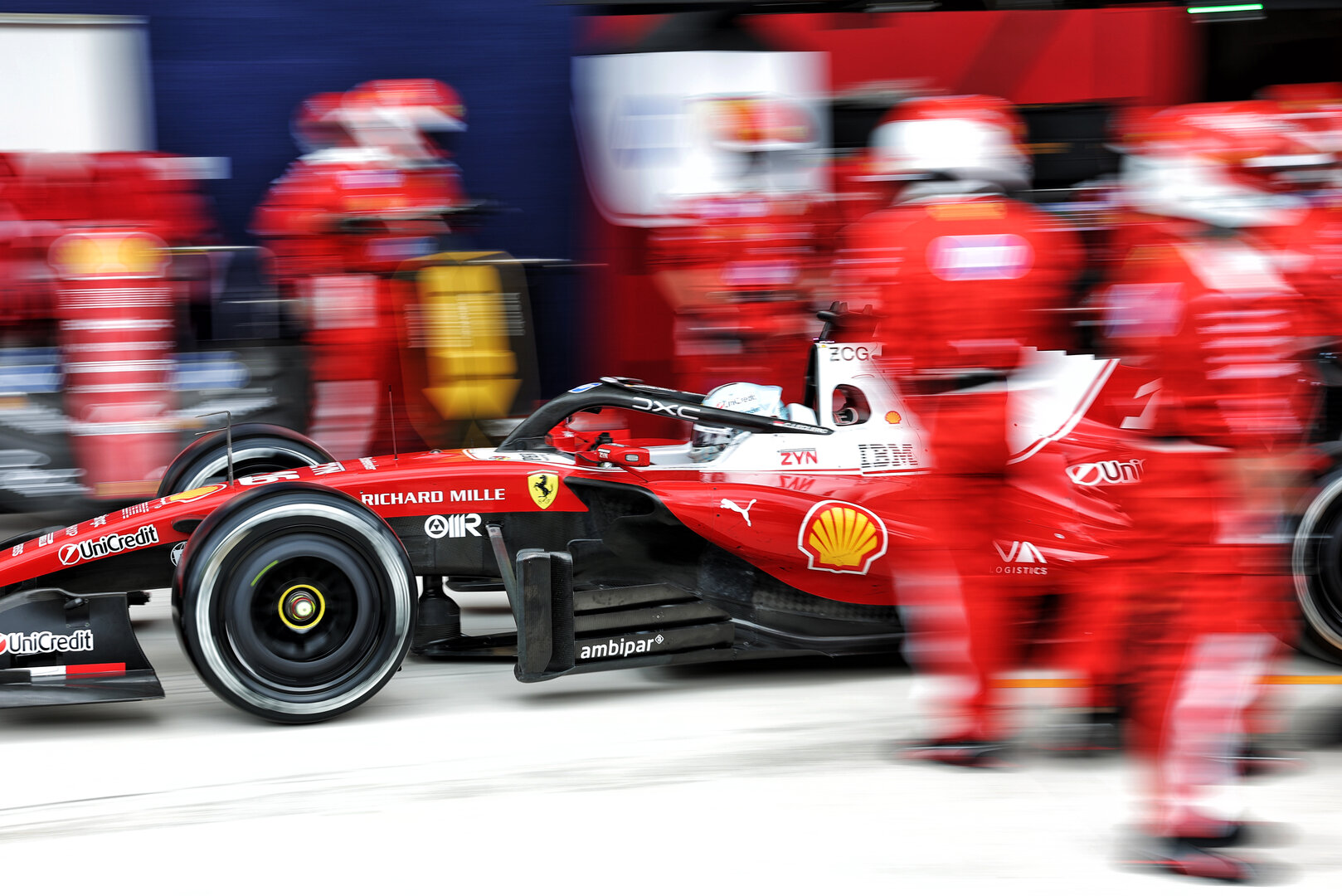 GP MIAMI, Charles Leclerc (MON) Ferrari SF-26 makes a pit stop.
03.05.2026. Formula 1 World Championship, Rd 4, Miami Grand Prix, Miami, Florida, USA, Gara Day.
- www.xpbimages.com, EMail: requests@xpbimages.com © Copyright: Bearne / XPB Images
