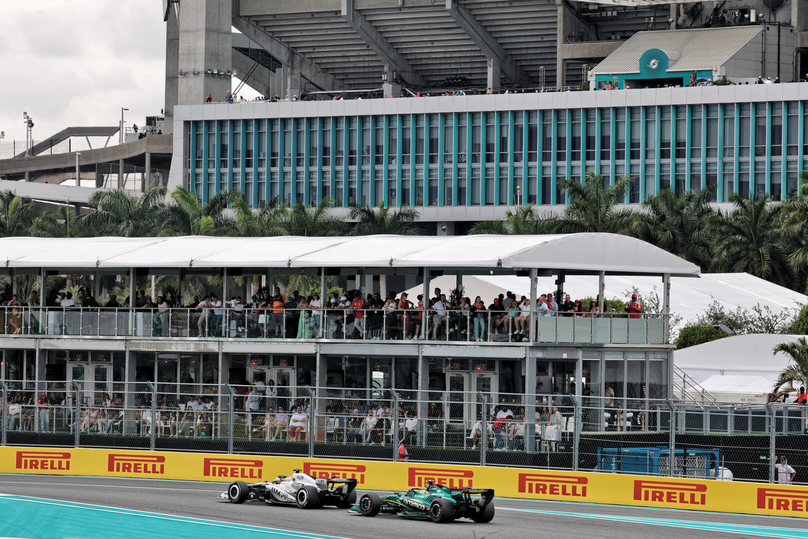 GP MIAMI, Sergio Perez (MEX) Cadillac Formula 1 Team MAC-26 e Fernando Alonso (ESP) Aston Martin F1 Team AMR26 battle for position.
03.05.2026. Formula 1 World Championship, Rd 4, Miami Grand Prix, Miami, Florida, USA, Gara Day.
- www.xpbimages.com, EMail: requests@xpbimages.com © Copyright: Moy / XPB Images