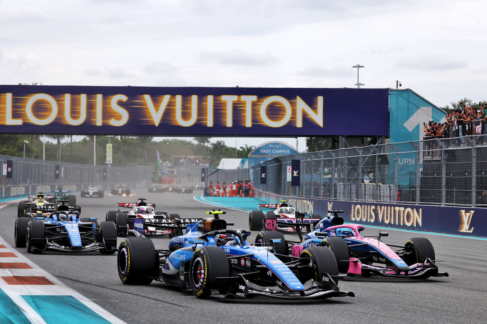 GP MIAMI, Carlos Sainz (ESP) Williams F1 Team FW48 e Pierre Gasly (FRA) Alpine F1 Team A526 battle for position.
03.05.2026. Formula 1 World Championship, Rd 4, Miami Grand Prix, Miami, Florida, USA, Gara Day.
- www.xpbimages.com, EMail: requests@xpbimages.com © Copyright: Dunbar / XPB Images