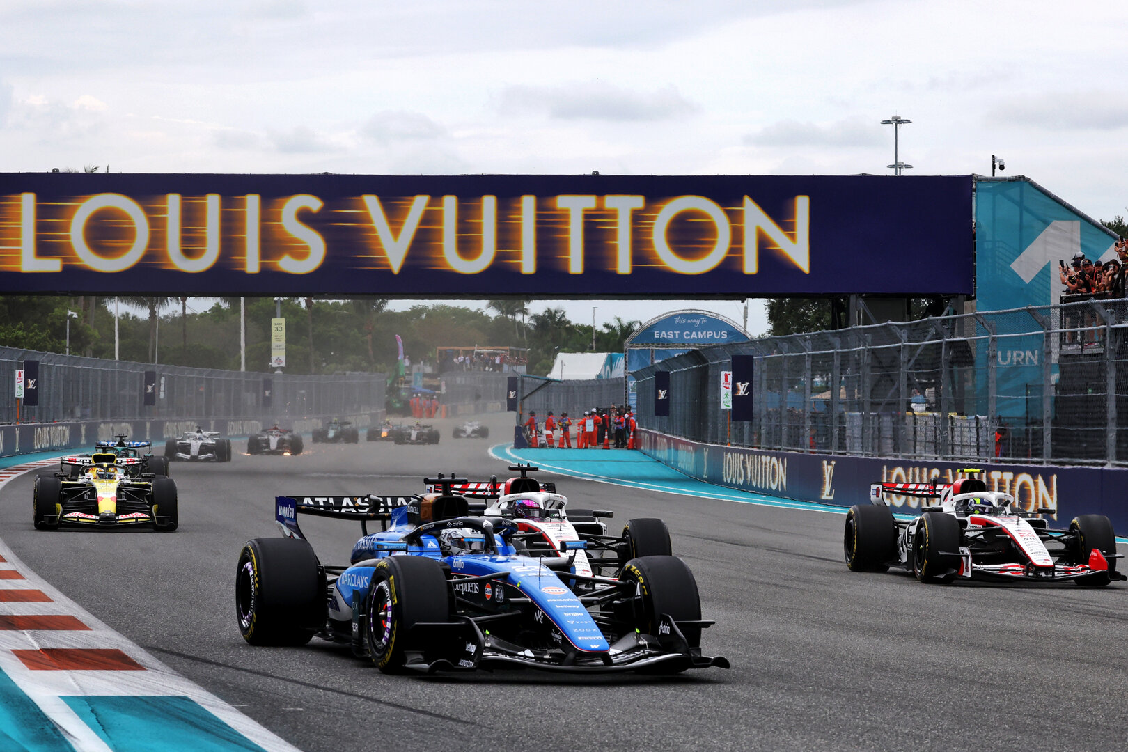GP MIAMI, Alexander Albon (THA) Williams F1 Team FW48.
03.05.2026. Formula 1 World Championship, Rd 4, Miami Grand Prix, Miami, Florida, USA, Gara Day.
- www.xpbimages.com, EMail: requests@xpbimages.com © Copyright: Dunbar / XPB Images