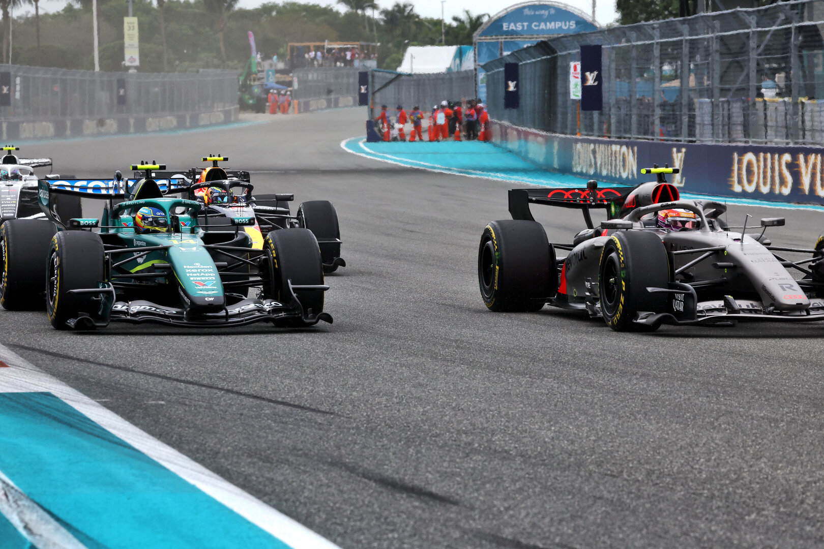 GP MIAMI, Fernando Alonso (ESP) Aston Martin F1 Team AMR26 e Gabriel Bortoleto (BRA) Audi F1 Team R26 battle for position.
03.05.2026. Formula 1 World Championship, Rd 4, Miami Grand Prix, Miami, Florida, USA, Gara Day.
- www.xpbimages.com, EMail: requests@xpbimages.com © Copyright: Dunbar / XPB Images