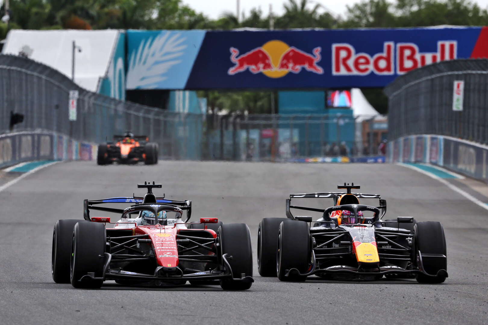 GP MIAMI, Charles Leclerc (MON) Ferrari SF-26 e Max Verstappen (NLD) Red Bull Racing RB22 battle for position.
03.05.2026. Formula 1 World Championship, Rd 4, Miami Grand Prix, Miami, Florida, USA, Gara Day.
- www.xpbimages.com, EMail: requests@xpbimages.com © Copyright: Dunbar / XPB Images
