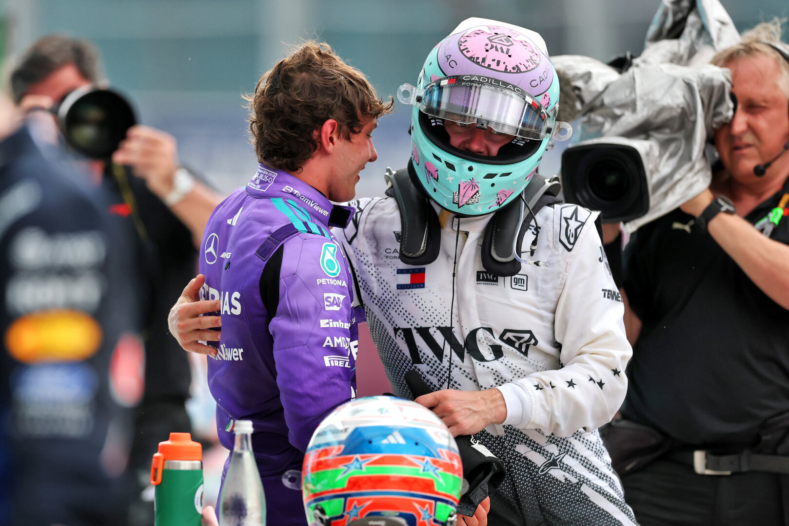 GP MIAMI, (L to R): Gara winner Andrea Kimi Antonelli (ITA) Mercedes AMG Formula One Team celebrates in parc ferme with Valtteri Bottas (FIN) Cadillac Formula 1 Team.
03.05.2026. Formula 1 World Championship, Rd 4, Miami Grand Prix, Miami, Florida, USA, Gara Day.
- www.xpbimages.com, EMail: requests@xpbimages.com © Copyright: Charniaux / XPB Images