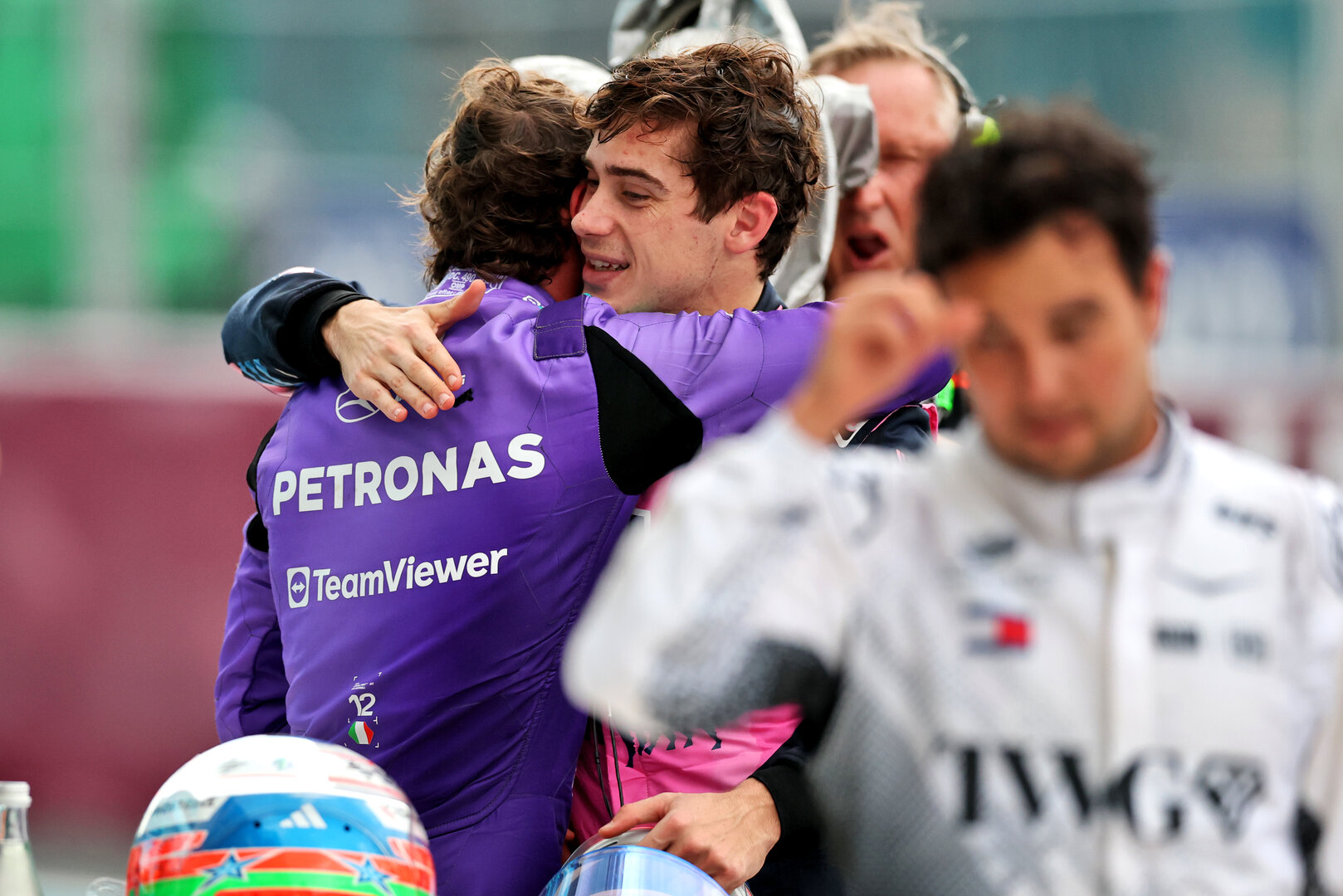 GP MIAMI, (L to R): Gara winner Andrea Kimi Antonelli (ITA) Mercedes AMG Formula One Team celebrates in parc ferme with Franco Colapinto (ARG) Alpine F1 Team.
03.05.2026. Formula 1 World Championship, Rd 4, Miami Grand Prix, Miami, Florida, USA, Gara Day.
- www.xpbimages.com, EMail: requests@xpbimages.com © Copyright: Charniaux / XPB Images