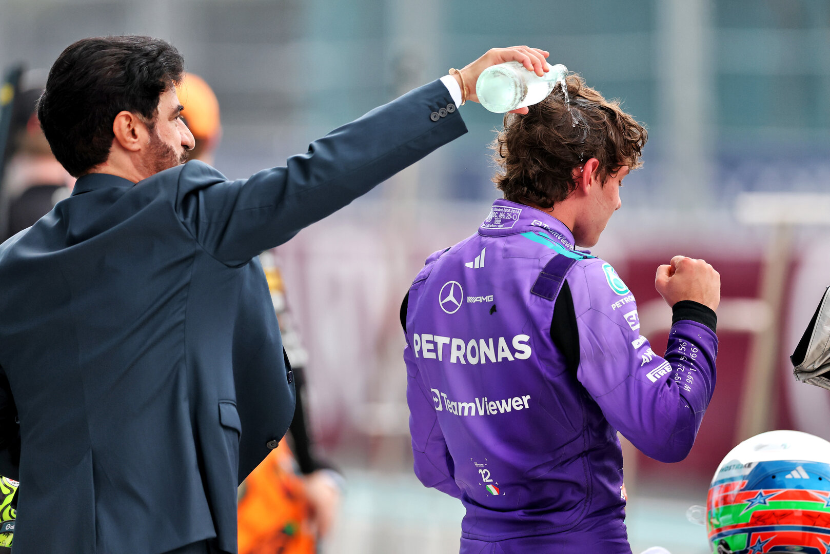 GP MIAMI, (L to R): Mohammed Bin Sulayem (UAE) FIA President pours water over vincitore Andrea Kimi Antonelli (ITA) Mercedes AMG Formula One Team in parc ferme.
03.05.2026. Formula 1 World Championship, Rd 4, Miami Grand Prix, Miami, Florida, USA, Gara Day.
- www.xpbimages.com, EMail: requests@xpbimages.com © Copyright: Charniaux / XPB Images