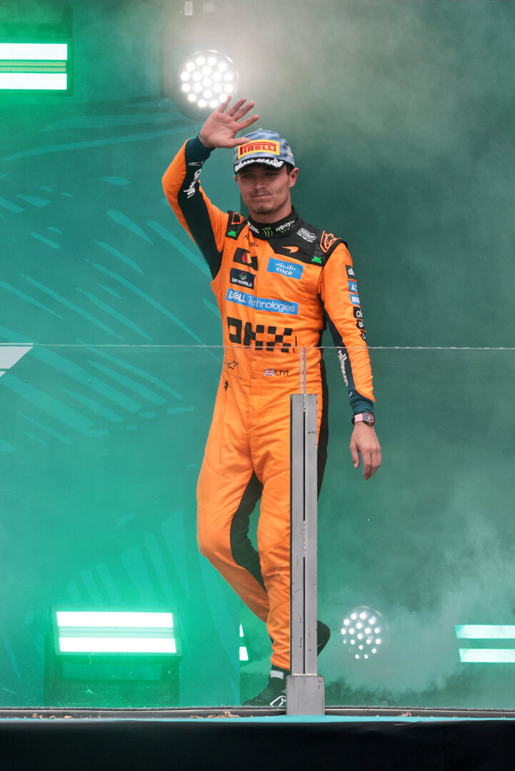 GP MIAMI, Lando Norris (GBR) McLaren F1 Team celebrates his second position on the podium.
03.05.2026. Formula 1 World Championship, Rd 4, Miami Grand Prix, Miami, Florida, USA, Gara Day.
- www.xpbimages.com, EMail: requests@xpbimages.com © Copyright: Moy / XPB Images