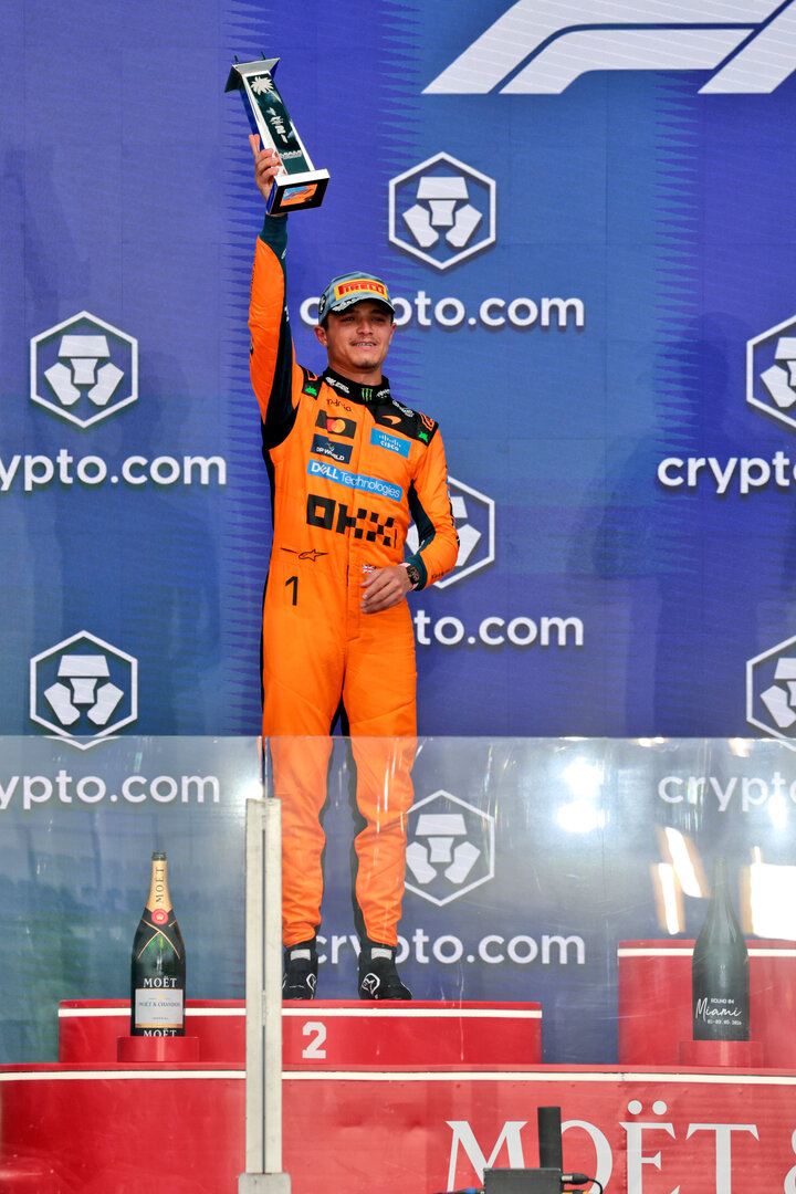 GP MIAMI, Lando Norris (GBR) McLaren F1 Team celebrates his second position on the podium.
03.05.2026. Formula 1 World Championship, Rd 4, Miami Grand Prix, Miami, Florida, USA, Gara Day.
- www.xpbimages.com, EMail: requests@xpbimages.com © Copyright: Moy / XPB Images