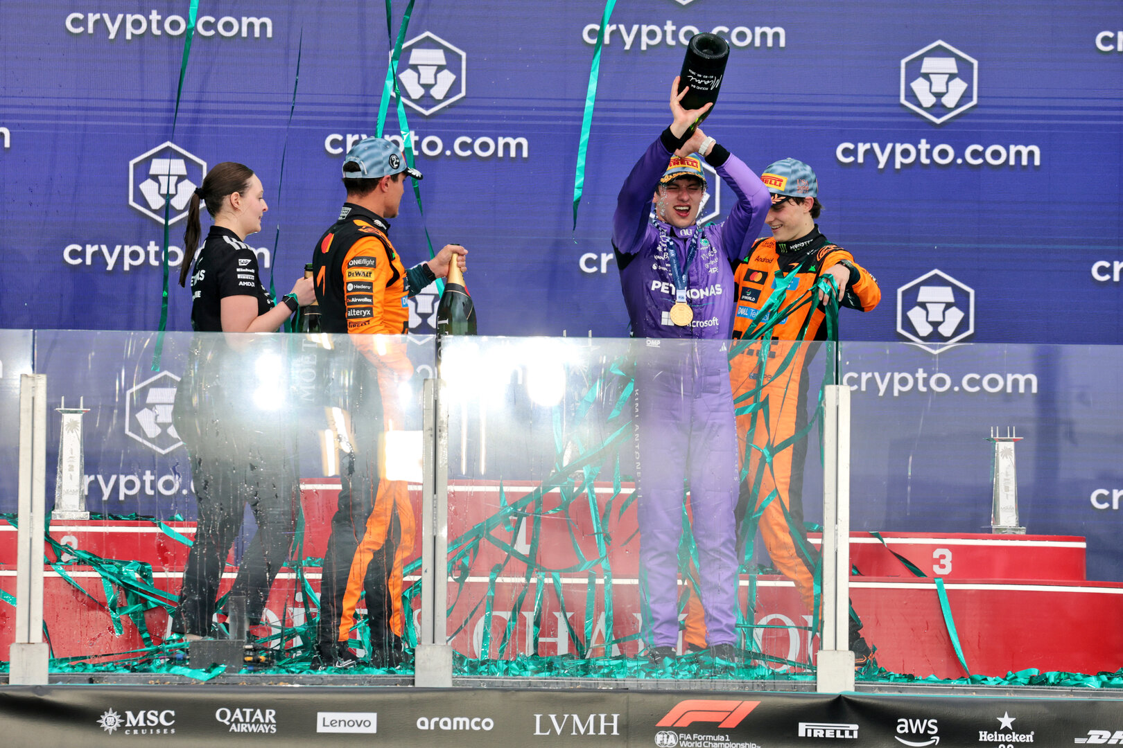 GP MIAMI, The podium (L to R): Amy Walker (GBR) Mercedes AMG F1 Formula One Team Trackside Operations Engineer; Lando Norris (GBR) McLaren F1 Team, second; Andrea Kimi Antonelli (ITA) Mercedes AMG Formula One Team, vincitore; Oscar Piastri (AUS) McLaren F1 Team, third.
03.05.2026. Formula 1 World Championship, Rd 4, Miami Grand Prix, Miami, Florida, USA, Gara Day.
- www.xpbimages.com, EMail: requests@xpbimages.com © Copyright: Moy / XPB Images