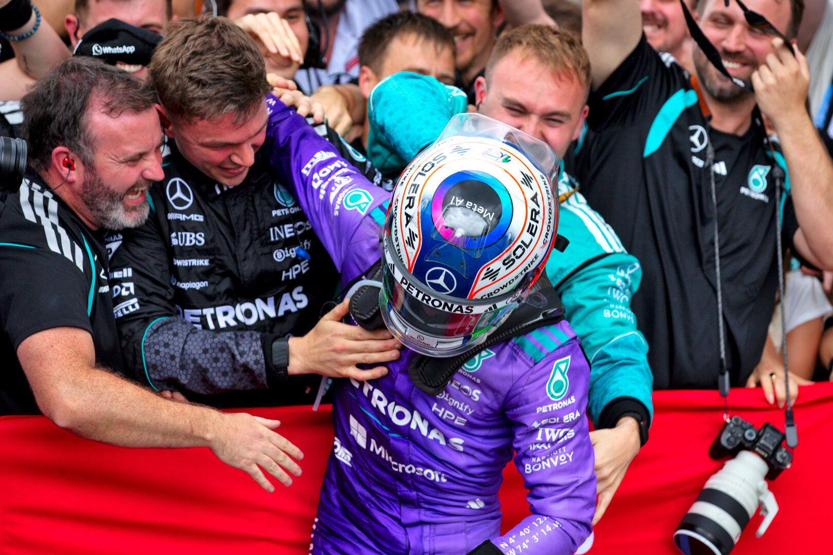 GP MIAMI, Gara winner Andrea Kimi Antonelli (ITA) Mercedes AMG Formula One Team celebrates in parc ferme with the team.
03.05.2026. Formula 1 World Championship, Rd 4, Miami Grand Prix, Miami, Florida, USA, Gara Day.
- www.xpbimages.com, EMail: requests@xpbimages.com © Copyright: Dunbar / XPB Images