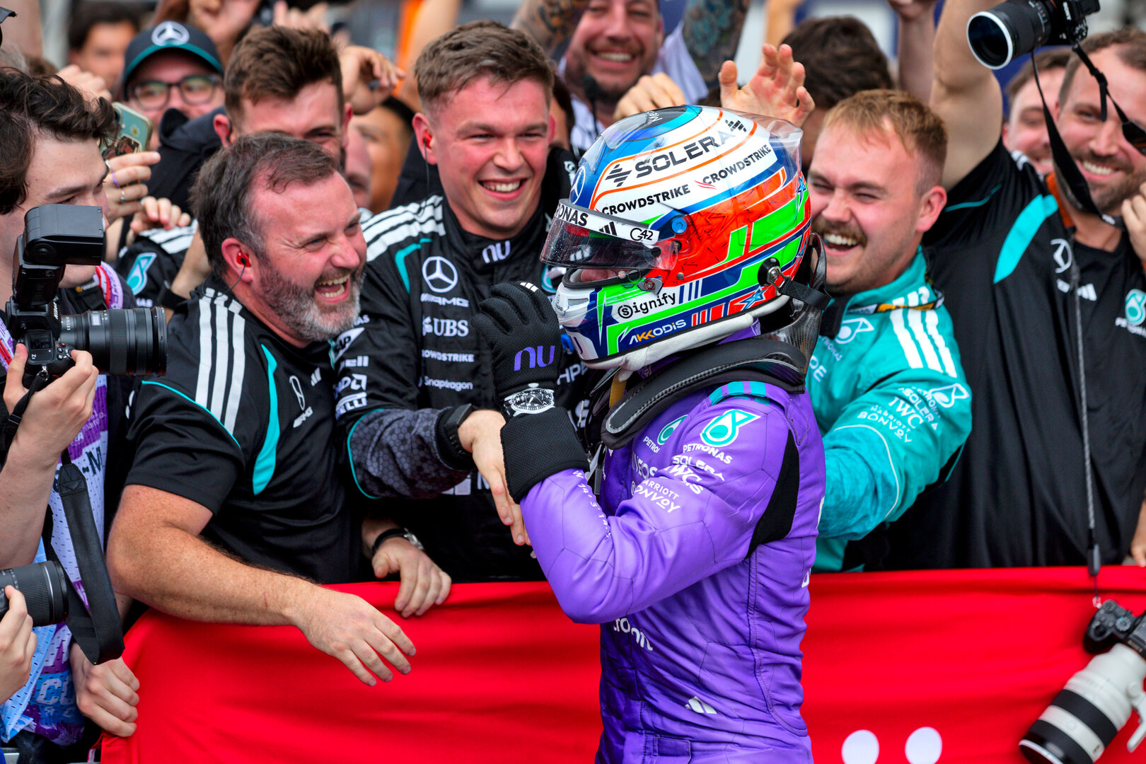 GP MIAMI, Gara winner Andrea Kimi Antonelli (ITA) Mercedes AMG Formula One Team celebrates in parc ferme with the team.
03.05.2026. Formula 1 World Championship, Rd 4, Miami Grand Prix, Miami, Florida, USA, Gara Day.
- www.xpbimages.com, EMail: requests@xpbimages.com © Copyright: Dunbar / XPB Images