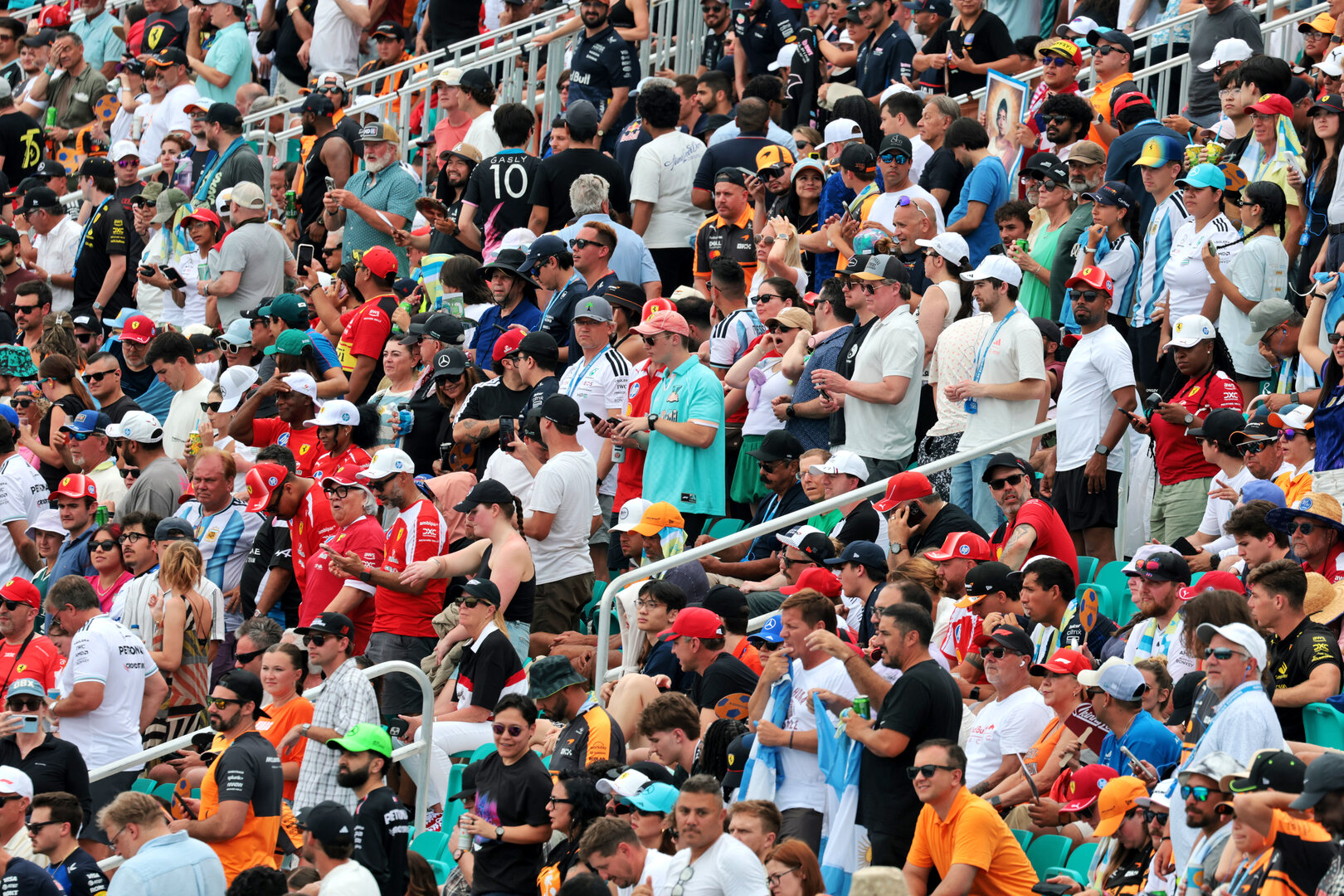 GP MIAMI, Circuit Atmosfera - fans in the grandstand.
03.05.2026. Formula 1 World Championship, Rd 4, Miami Grand Prix, Miami, Florida, USA, Gara Day.
- www.xpbimages.com, EMail: requests@xpbimages.com © Copyright: Moy / XPB Images