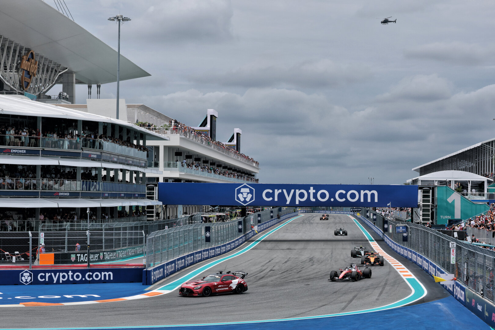 GP MIAMI, Charles Leclerc (MON) Ferrari SF-26 davanti a behind the Mercedes FIA Safety Car.
03.05.2026. Formula 1 World Championship, Rd 4, Miami Grand Prix, Miami, Florida, USA, Gara Day.
- www.xpbimages.com, EMail: requests@xpbimages.com © Copyright: Moy / XPB Images