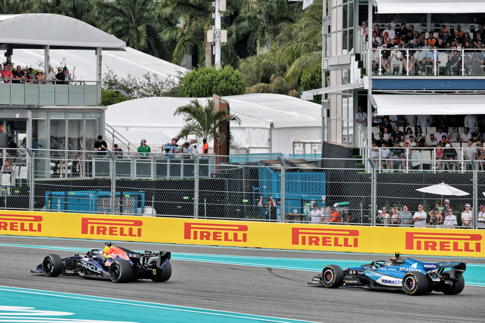 GP MIAMI, Max Verstappen (NLD) Red Bull Racing RB22 e Carlos Sainz (ESP) Williams F1 Team FW48.
03.05.2026. Formula 1 World Championship, Rd 4, Miami Grand Prix, Miami, Florida, USA, Gara Day.
- www.xpbimages.com, EMail: requests@xpbimages.com © Copyright: Moy / XPB Images