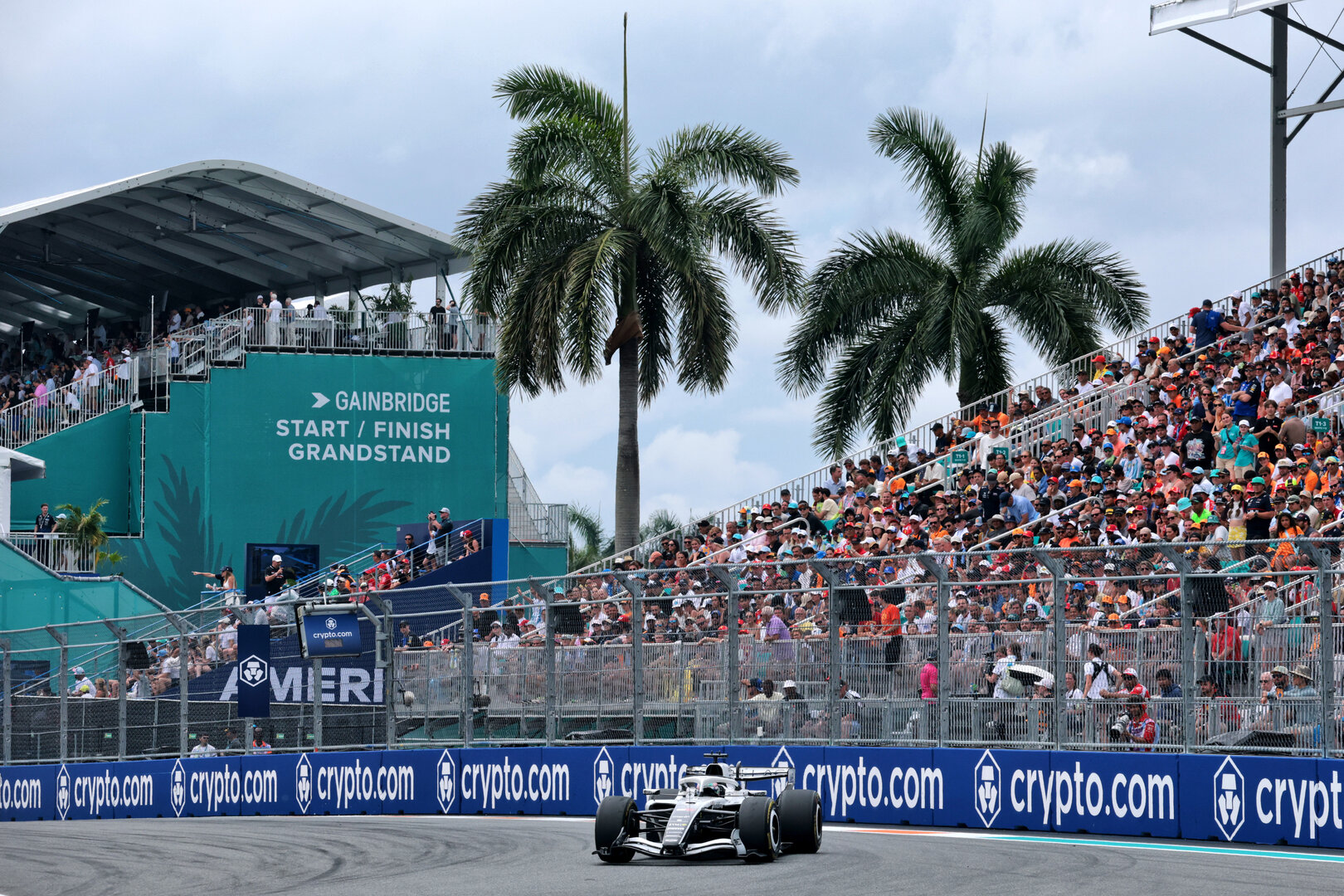 GP MIAMI, Sergio Perez (MEX) Cadillac Formula 1 Team MAC-26.
03.05.2026. Formula 1 World Championship, Rd 4, Miami Grand Prix, Miami, Florida, USA, Gara Day.
- www.xpbimages.com, EMail: requests@xpbimages.com © Copyright: Moy / XPB Images