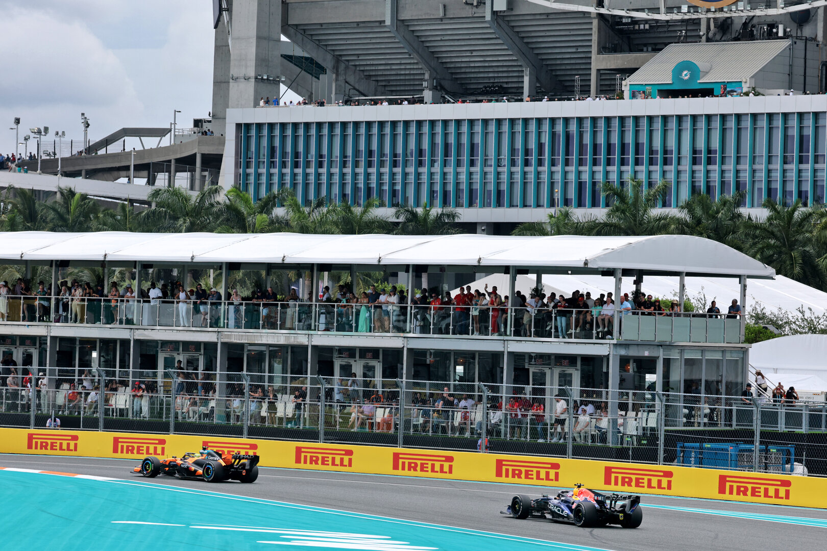 GP MIAMI, Lando Norris (GBR) McLaren F1 Team MCL40 e Max Verstappen (NLD) Red Bull Racing RB22.
03.05.2026. Formula 1 World Championship, Rd 4, Miami Grand Prix, Miami, Florida, USA, Gara Day.
- www.xpbimages.com, EMail: requests@xpbimages.com © Copyright: Moy / XPB Images