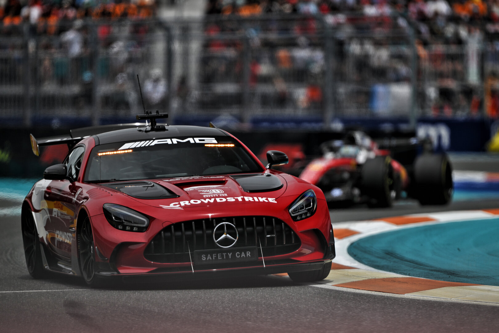GP MIAMI, Charles Leclerc (MON) Ferrari SF-26 davanti a behind the Mercedes FIA Safety Car.
03.05.2026. Formula 1 World Championship, Rd 4, Miami Grand Prix, Miami, Florida, USA, Gara Day.
- www.xpbimages.com, EMail: requests@xpbimages.com © Copyright: Price / XPB Images