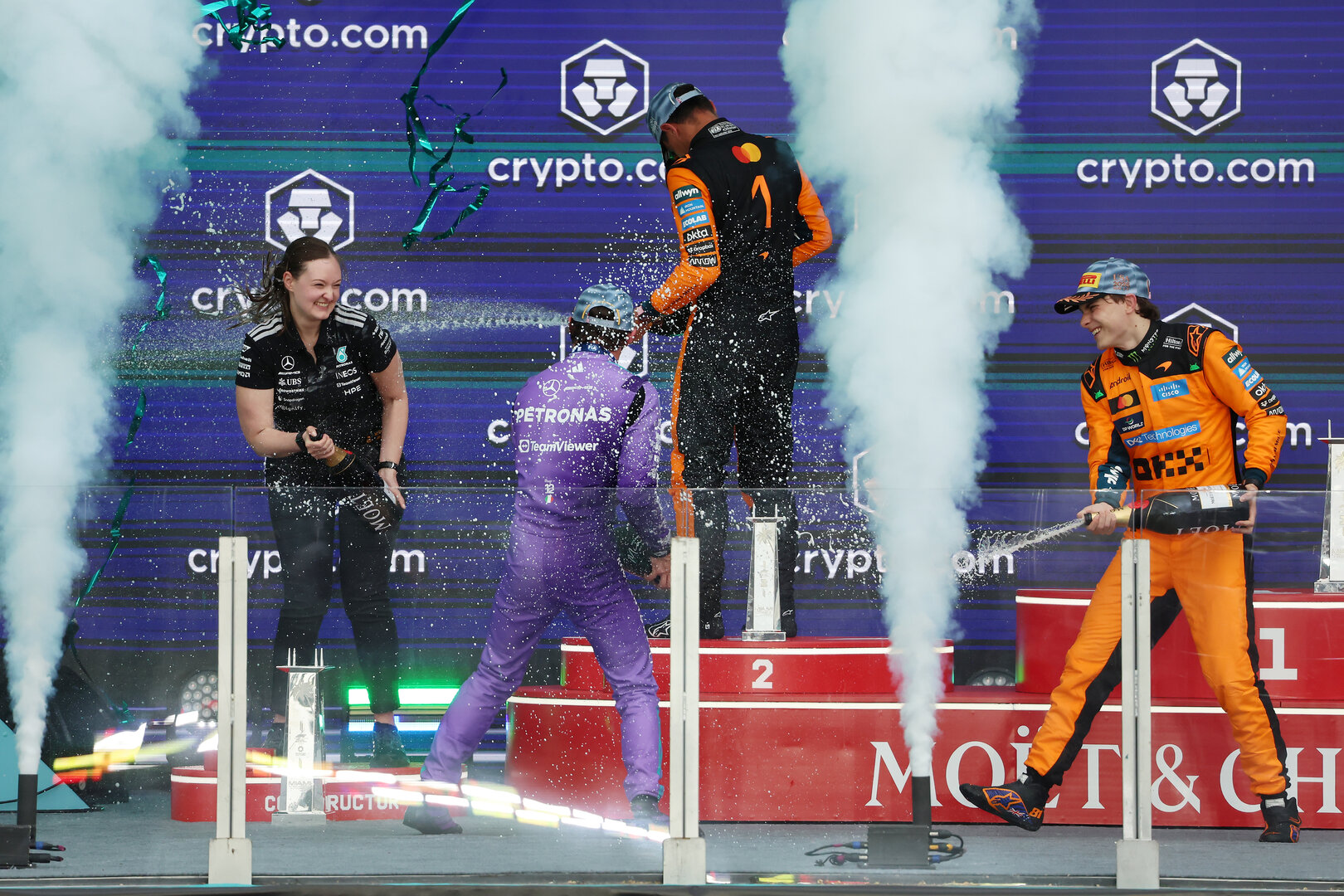 GP MIAMI, The podium (L to R): Amy Walker (GBR) Mercedes AMG F1 Formula One Team Trackside Operations Engineer; Lando Norris (GBR) McLaren F1 Team, second; Andrea Kimi Antonelli (ITA) Mercedes AMG Formula One Team, vincitore; Oscar Piastri (AUS) McLaren F1 Team, third.
03.05.2026. Formula 1 World Championship, Rd 4, Miami Grand Prix, Miami, Florida, USA, Gara Day.
 - www.xpbimages.com, EMail: requests@xpbimages.com © Copyright: Rew / XPB Images
