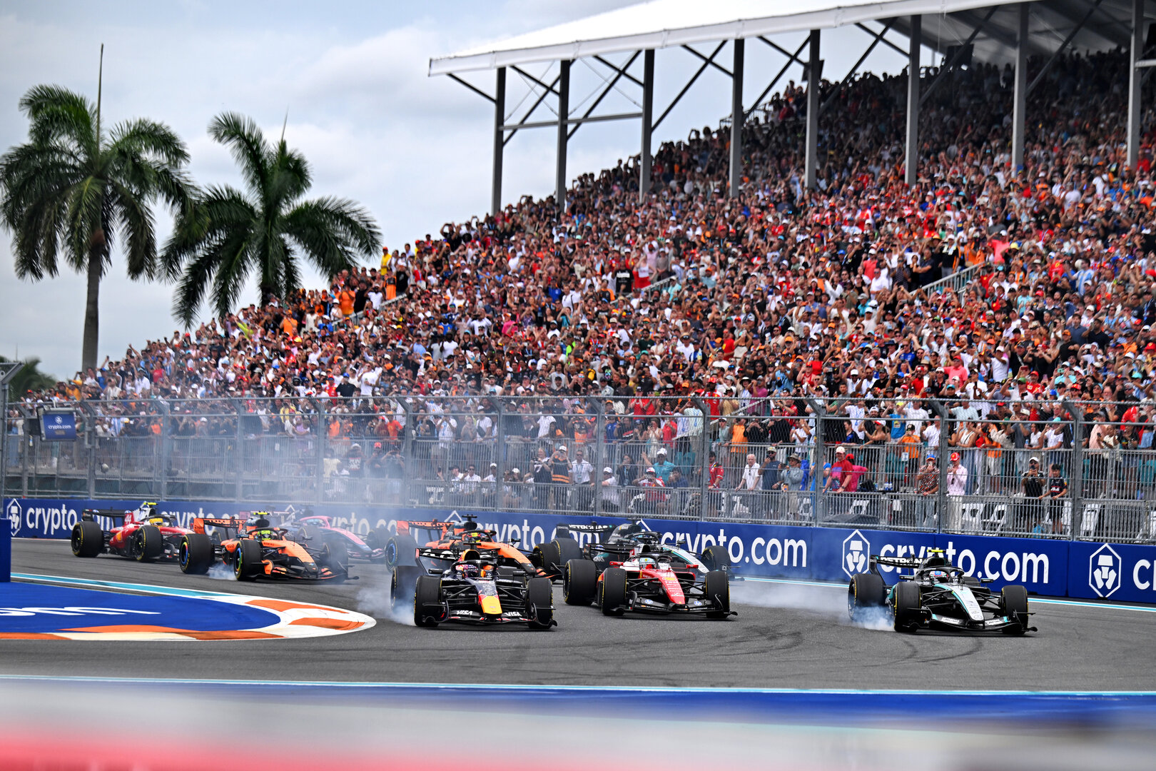 GP MIAMI, Max Verstappen (NLD) Red Bull Racing RB22; Charles Leclerc (MON) Ferrari SF-26; e Andrea Kimi Antonelli (ITA) Mercedes AMG Formula One Team at the partenza of the race.
03.05.2026. Formula 1 World Championship, Rd 4, Miami Grand Prix, Miami, Florida, USA, Gara Day.
- www.xpbimages.com, EMail: requests@xpbimages.com © Copyright: Price / XPB Images
