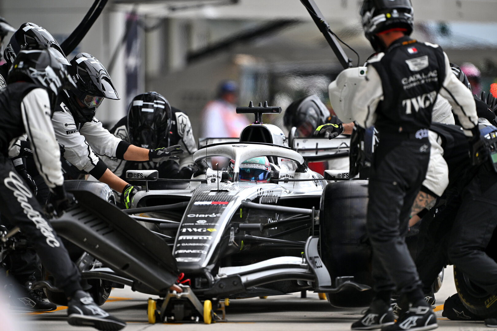 GP MIAMI, Valtteri Bottas (FIN) Cadillac Formula 1 Team MAC-26 makes a pit stop.
03.05.2026. Formula 1 World Championship, Rd 4, Miami Grand Prix, Miami, Florida, USA, Gara Day.
- www.xpbimages.com, EMail: requests@xpbimages.com © Copyright: Price / XPB Images