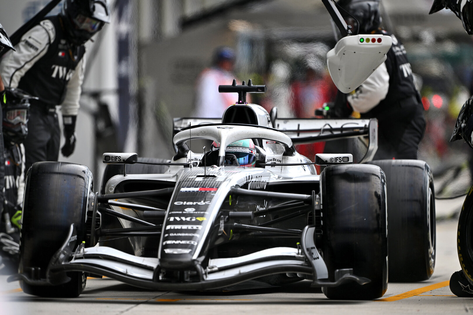 GP MIAMI, Valtteri Bottas (FIN) Cadillac Formula 1 Team MAC-26 makes a pit stop.
03.05.2026. Formula 1 World Championship, Rd 4, Miami Grand Prix, Miami, Florida, USA, Gara Day.
- www.xpbimages.com, EMail: requests@xpbimages.com © Copyright: Price / XPB Images