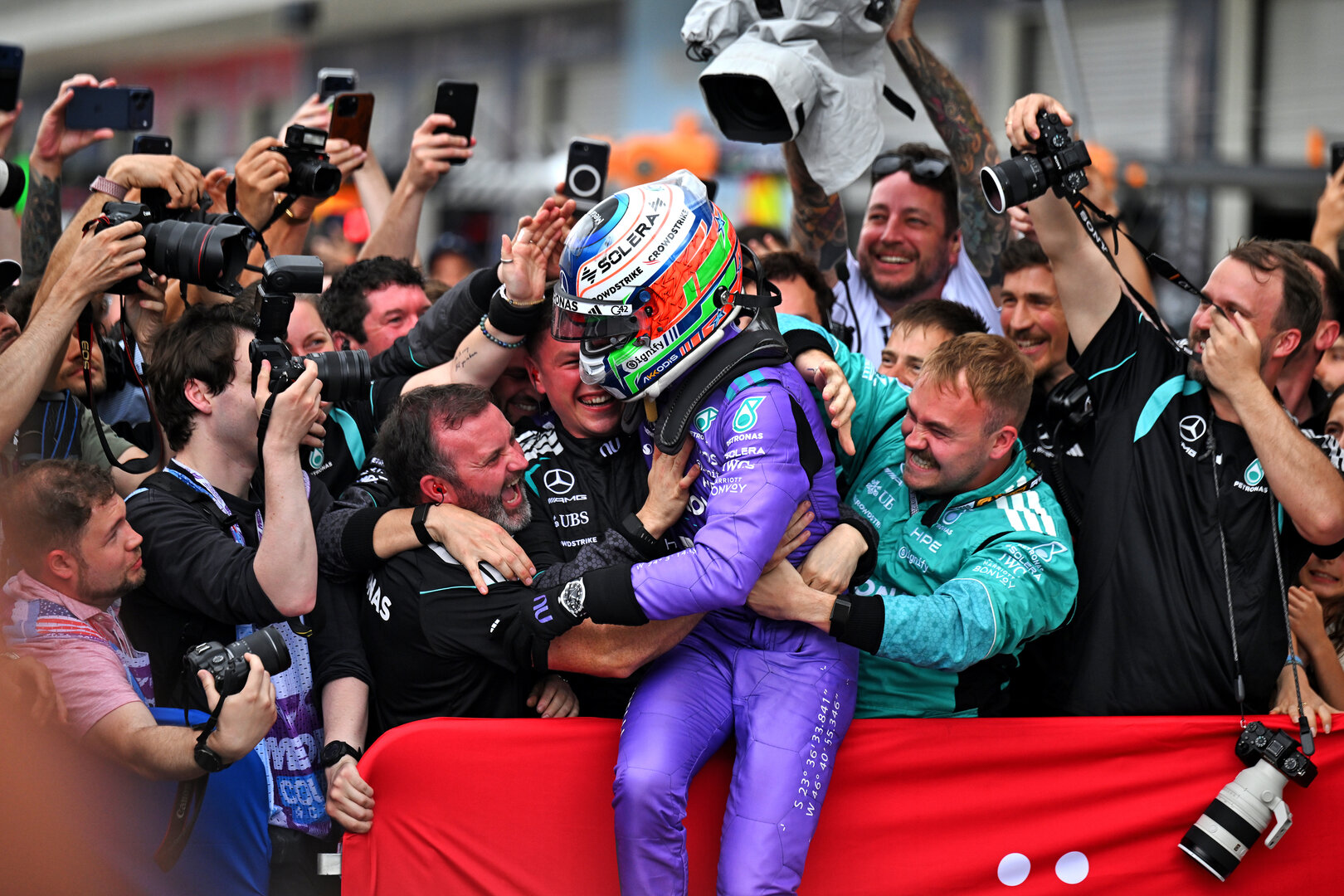 GP MIAMI, Gara winner Andrea Kimi Antonelli (ITA) Mercedes AMG Formula One Team celebrates with the team in parc ferme.
03.05.2026. Formula 1 World Championship, Rd 4, Miami Grand Prix, Miami, Florida, USA, Gara Day.
- www.xpbimages.com, EMail: requests@xpbimages.com © Copyright: Price / XPB Images