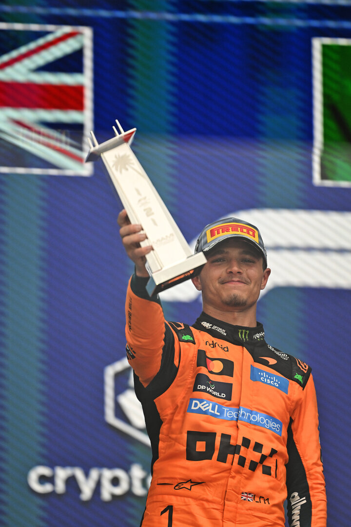 GP MIAMI, Lando Norris (GBR) McLaren F1 Team celebrates his second position on the podium.
03.05.2026. Formula 1 World Championship, Rd 4, Miami Grand Prix, Miami, Florida, USA, Gara Day.
- www.xpbimages.com, EMail: requests@xpbimages.com © Copyright: Price / XPB Images