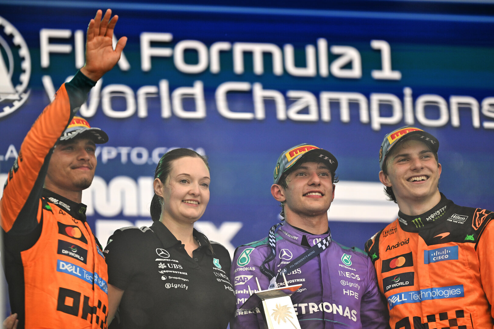 GP MIAMI, The podium (L to R): Lando Norris (GBR) McLaren F1 Team, second; Amy Walker (GBR) Mercedes AMG F1 Formula One Team Trackside Operations Engineer; Andrea Kimi Antonelli (ITA) Mercedes AMG Formula One Team, vincitore; Oscar Piastri (AUS) McLaren F1 Team, third.
03.05.2026. Formula 1 World Championship, Rd 4, Miami Grand Prix, Miami, Florida, USA, Gara Day.
- www.xpbimages.com, EMail: requests@xpbimages.com © Copyright: Price / XPB Images
