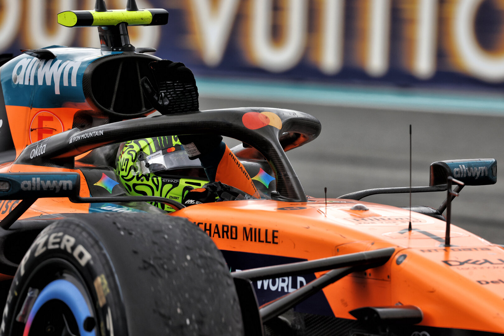 GP MIAMI, Lando Norris (GBR) McLaren F1 Team MCL40 celebrates his second position at the end of the race.
03.05.2026. Formula 1 World Championship, Rd 4, Miami Grand Prix, Miami, Florida, USA, Gara Day.
- www.xpbimages.com, EMail: requests@xpbimages.com © Copyright: Dunbar / XPB Images